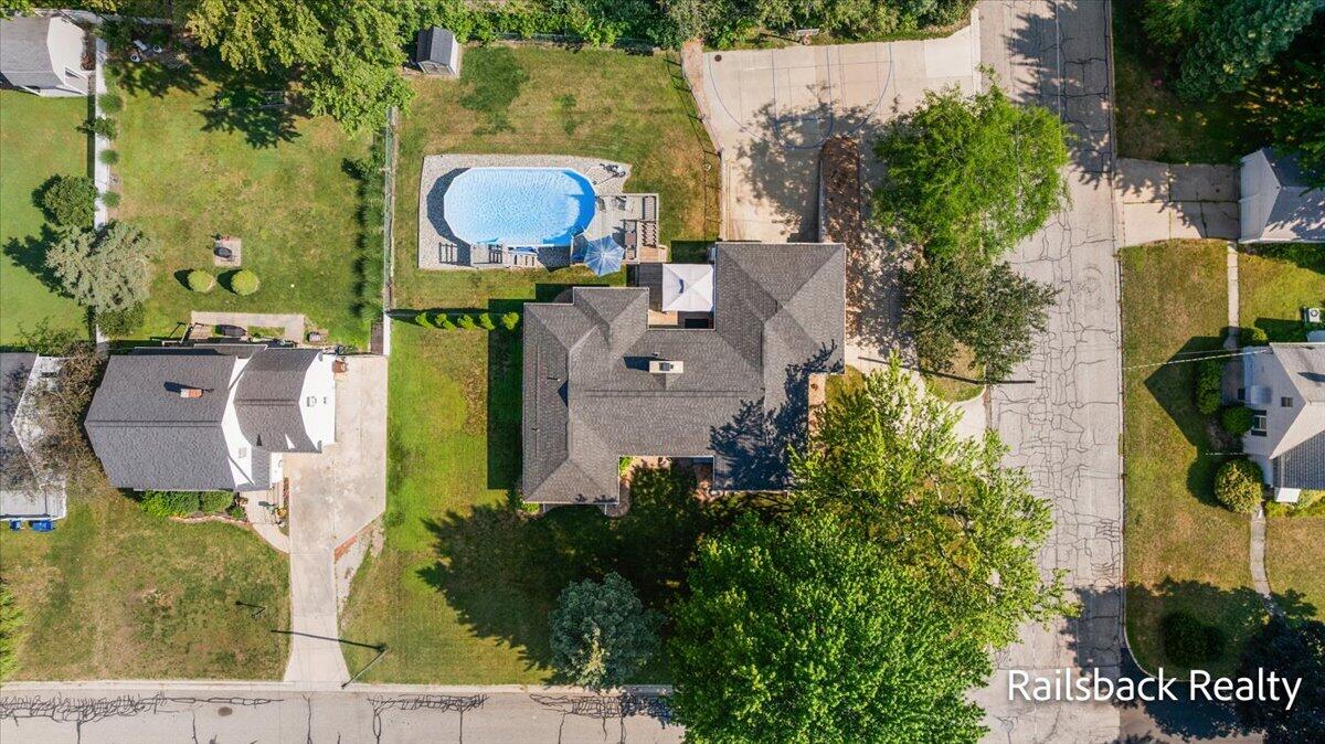 85 Orchard Drive NW
