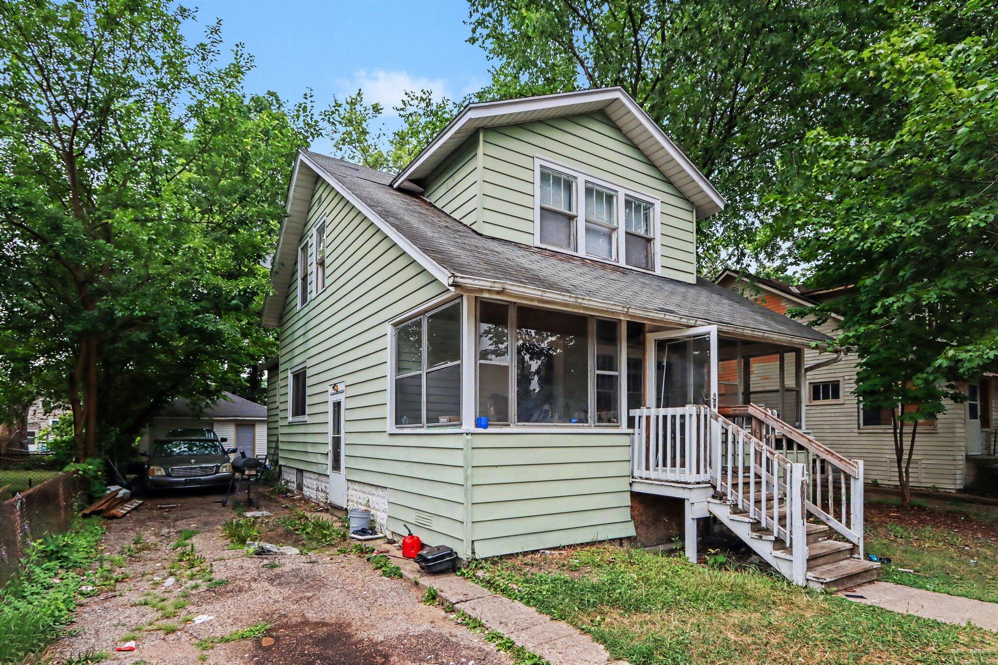 1701 Lay Boulevard