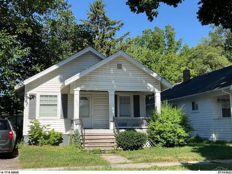 1907 N CLINTON Street Saginaw City MI 48602