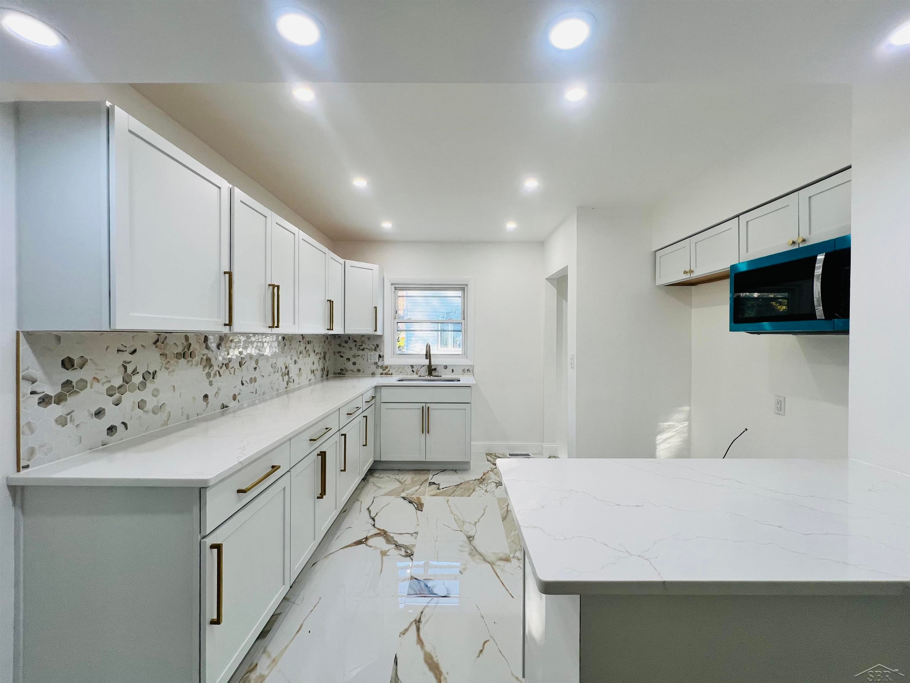 2626 Hermansau Street