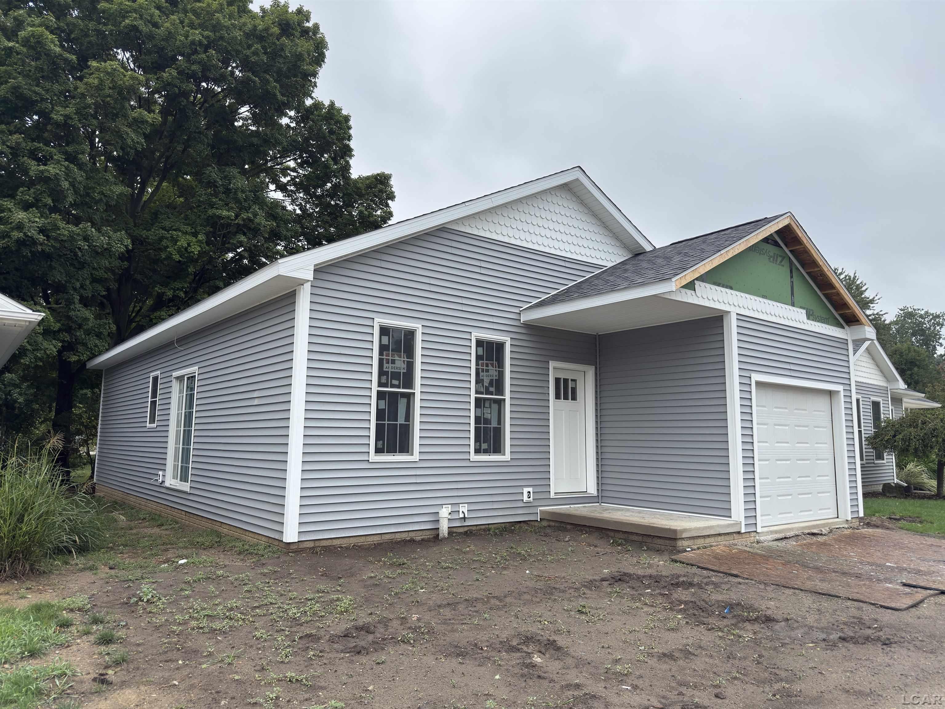967A W Maumee Street