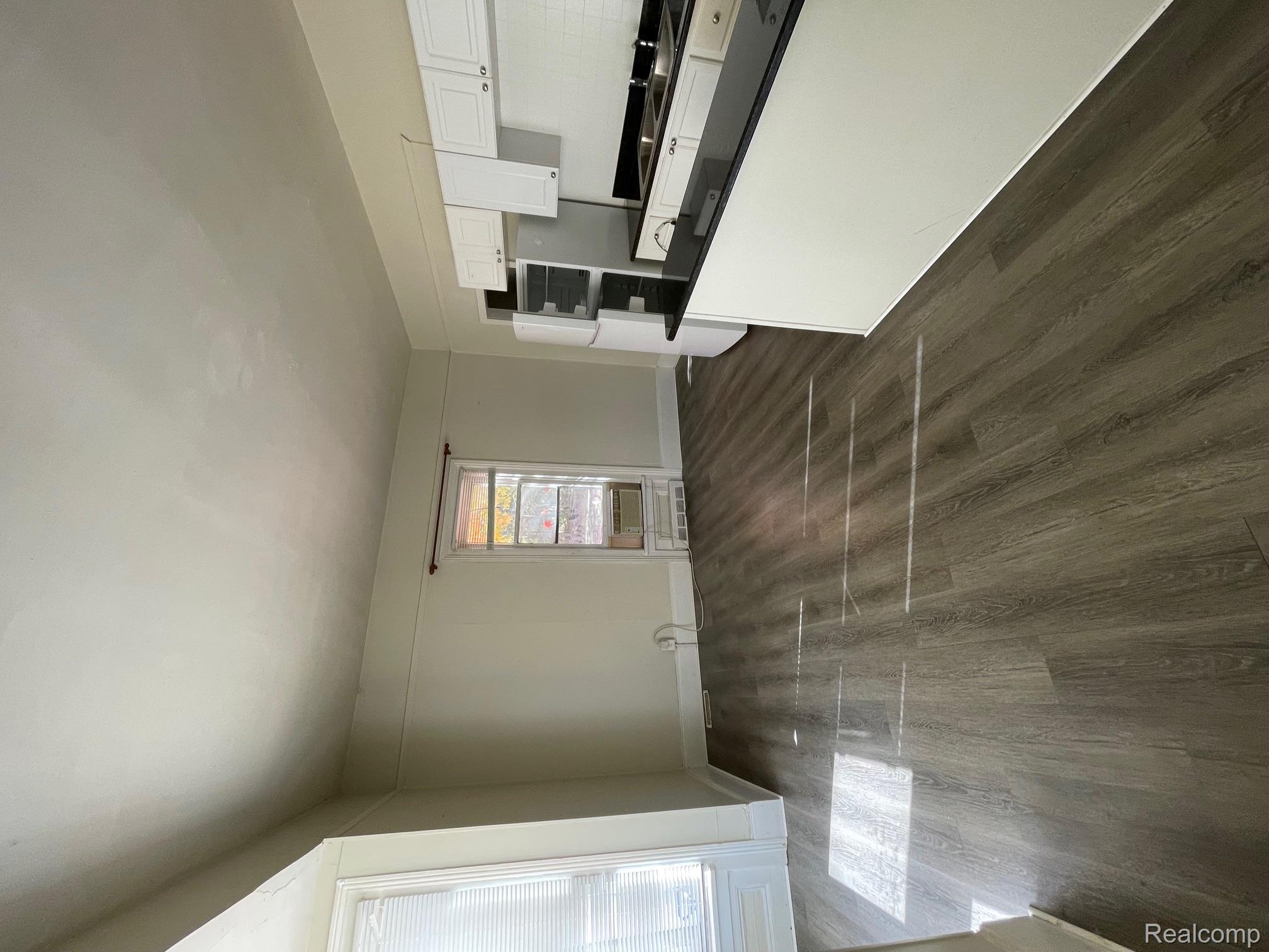 Oxford Village, Michigan 48371, United States, 1 Bedroom Bedrooms, ,1 BathroomBathrooms,Residential,Active,230529