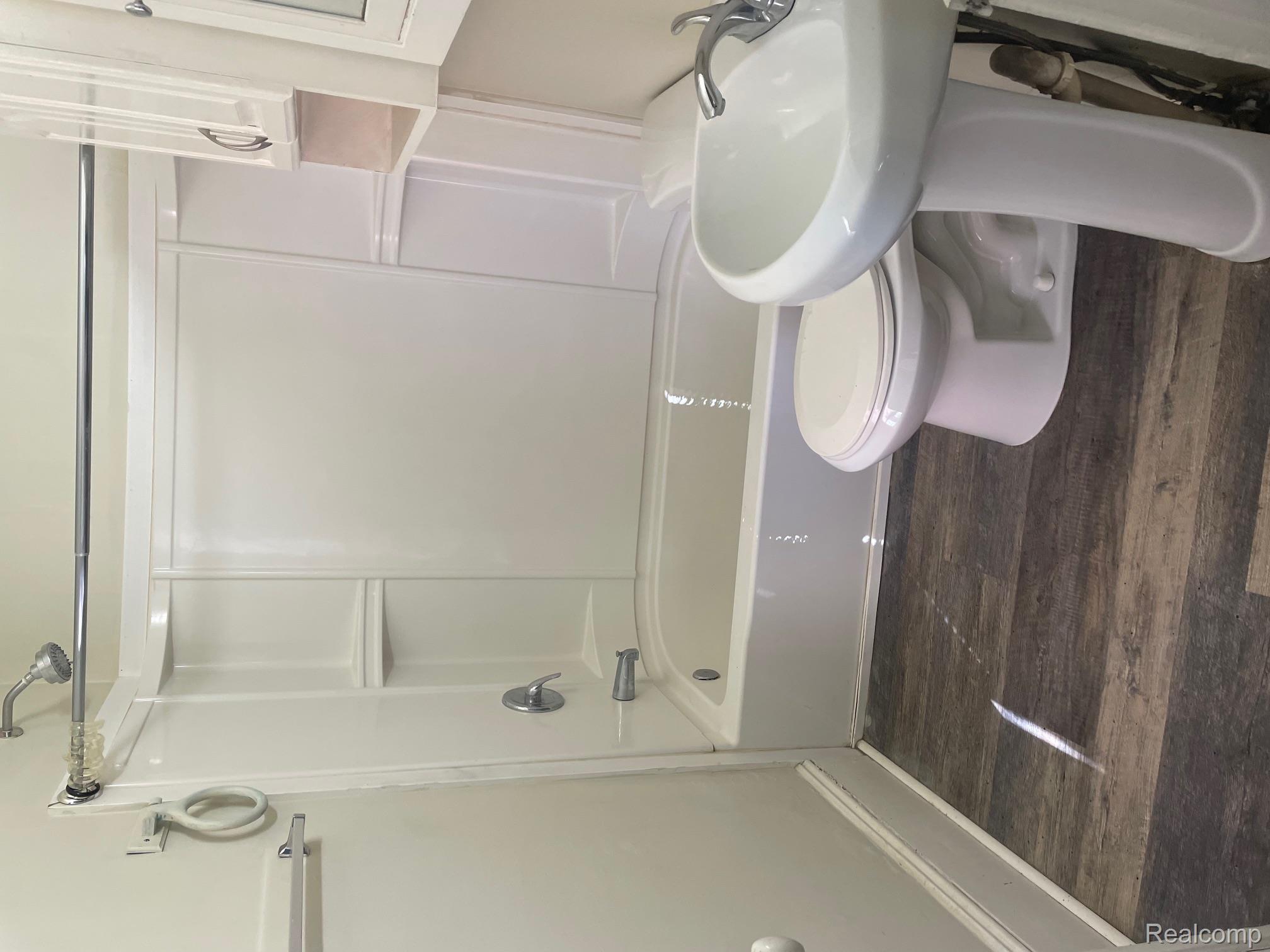 Oxford Village, Michigan 48371, United States, 1 Bedroom Bedrooms, ,1 BathroomBathrooms,Residential,Active,230529