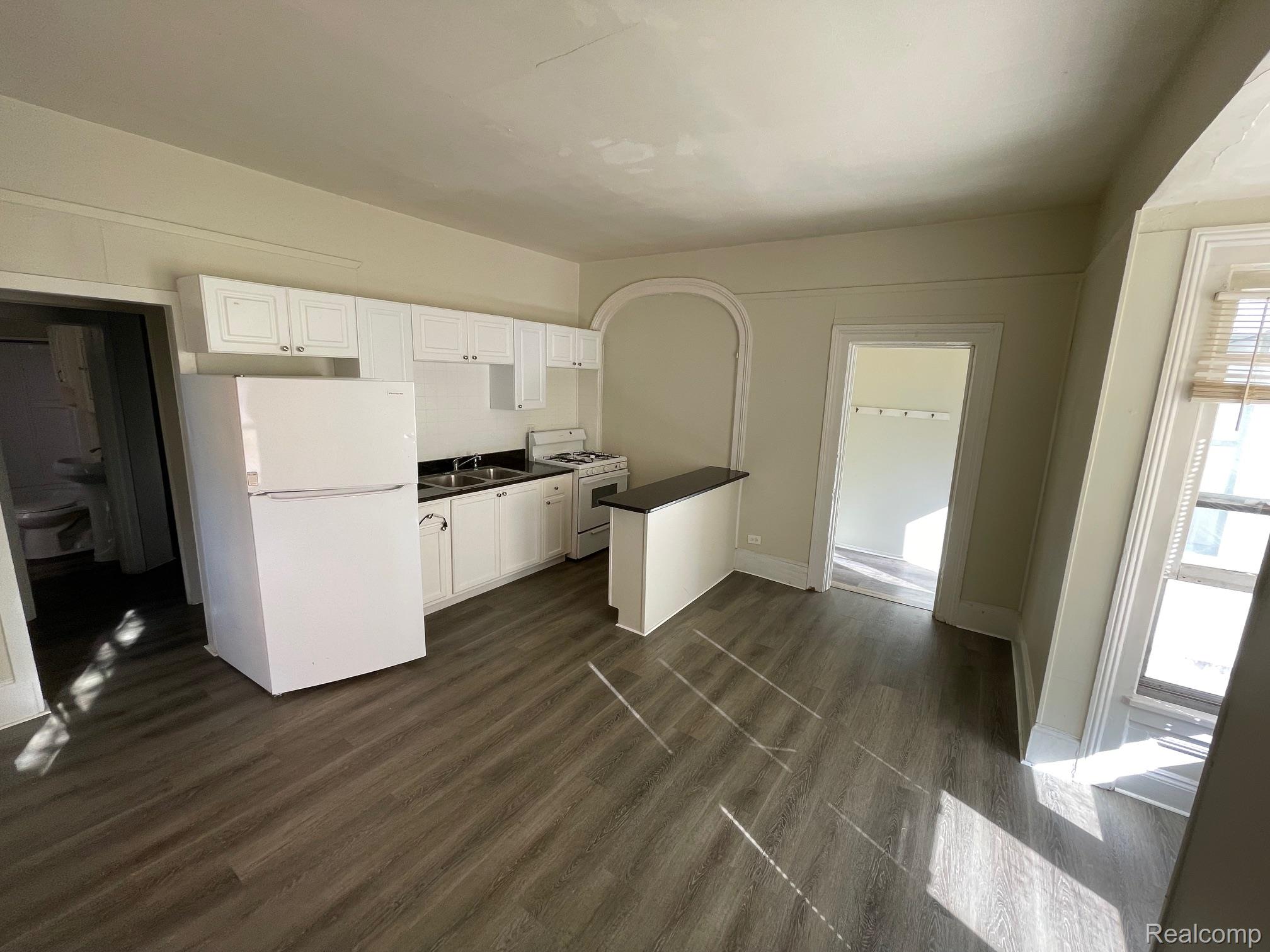 Oxford Village, Michigan 48371, United States, 1 Bedroom Bedrooms, ,1 BathroomBathrooms,Residential,Active,230529