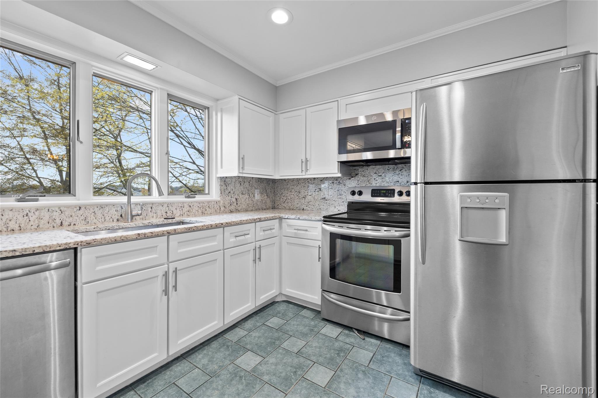 235 INDIANWOOD Road