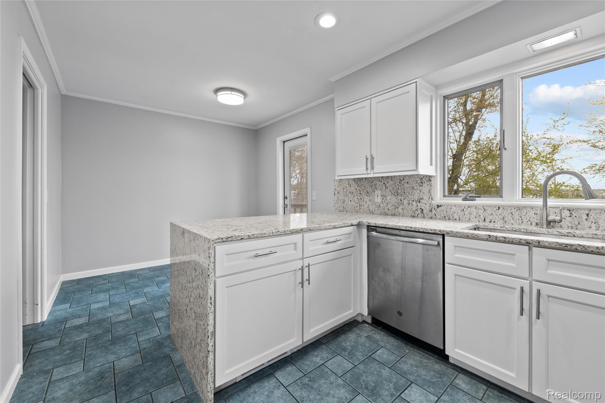 235 INDIANWOOD Road