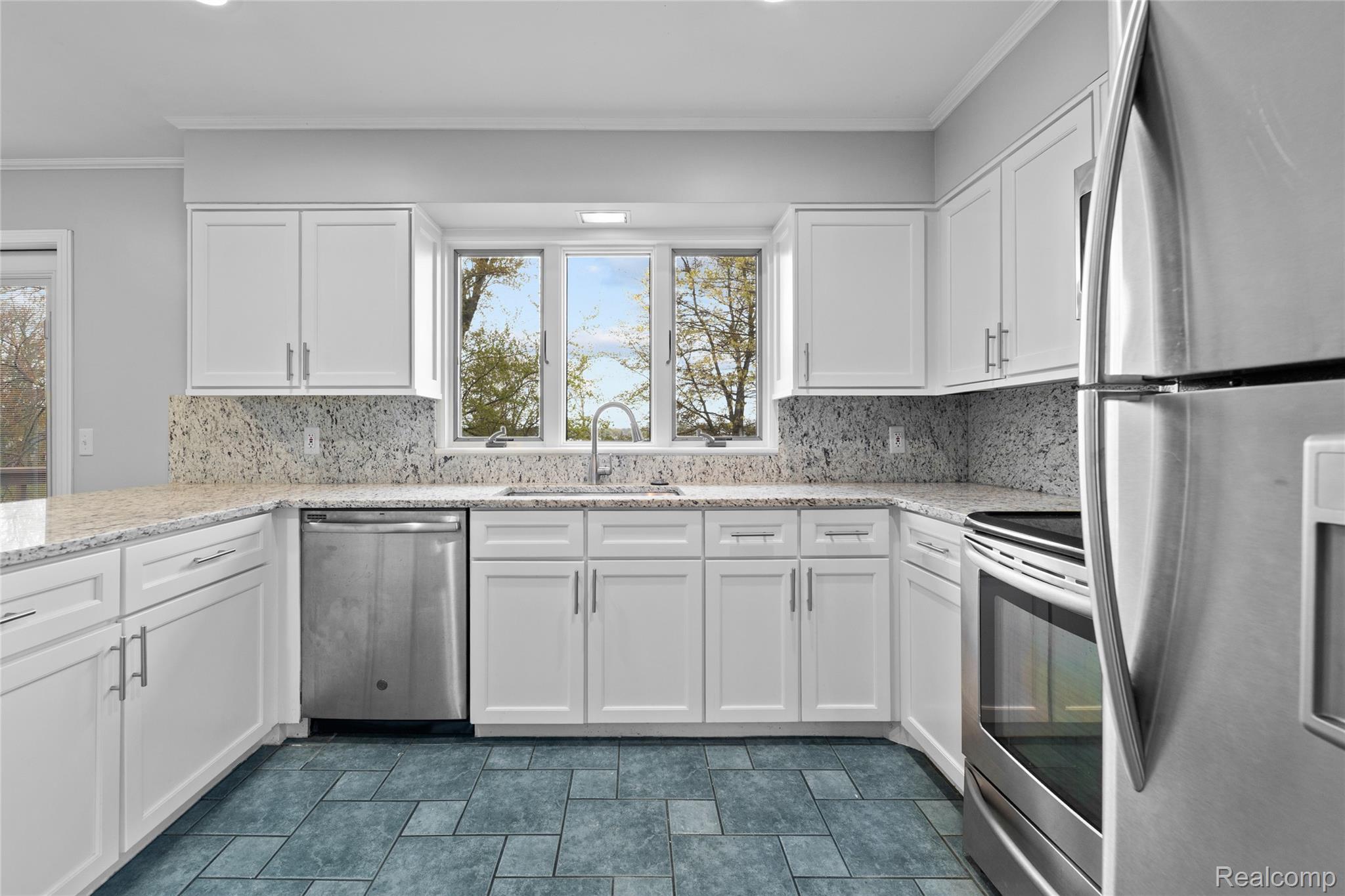 235 INDIANWOOD Road