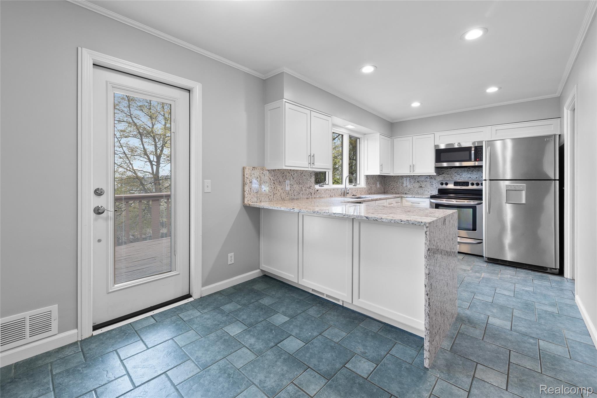 235 INDIANWOOD Road
