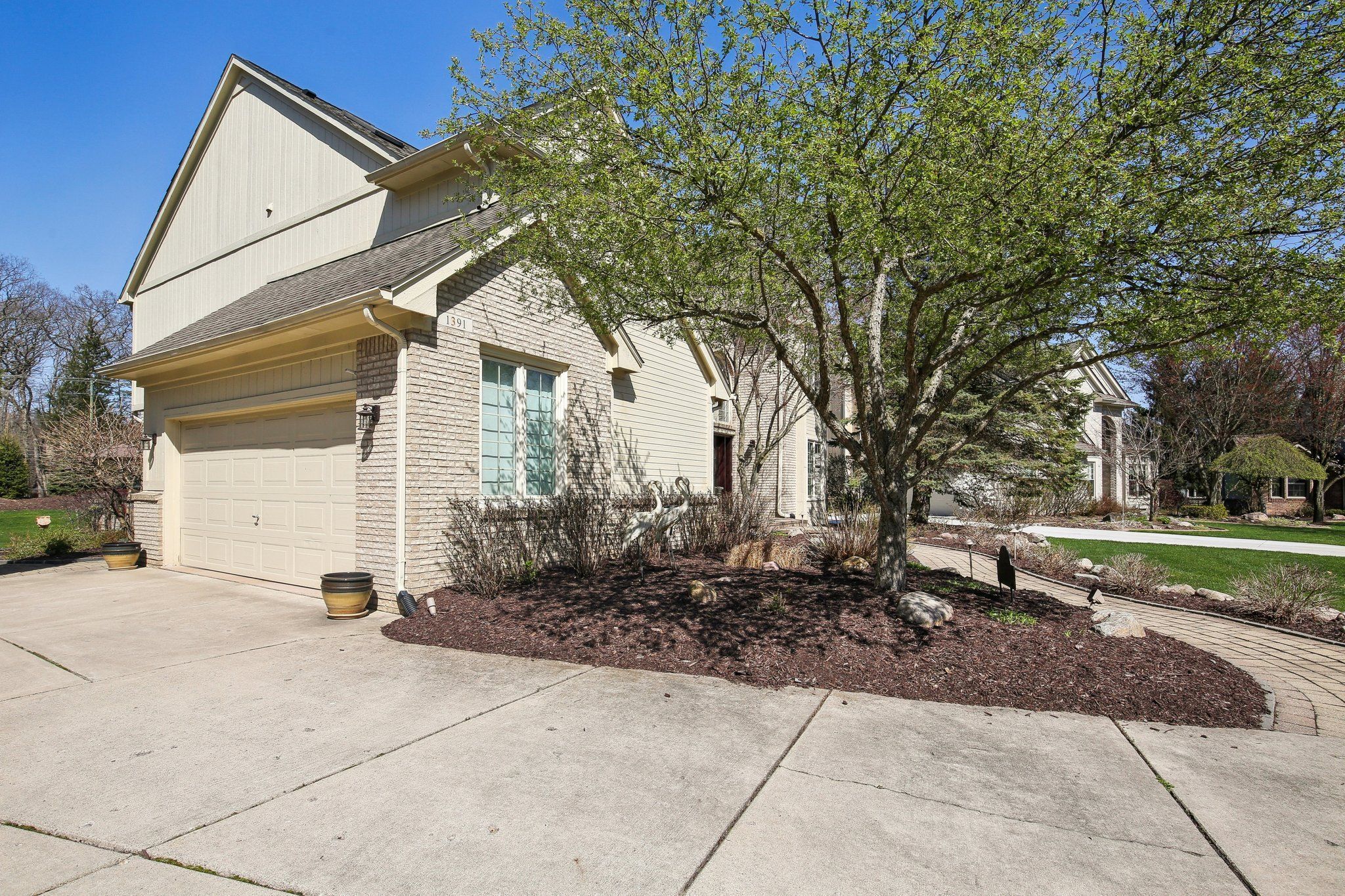 1391 WOODBRIDGE Court