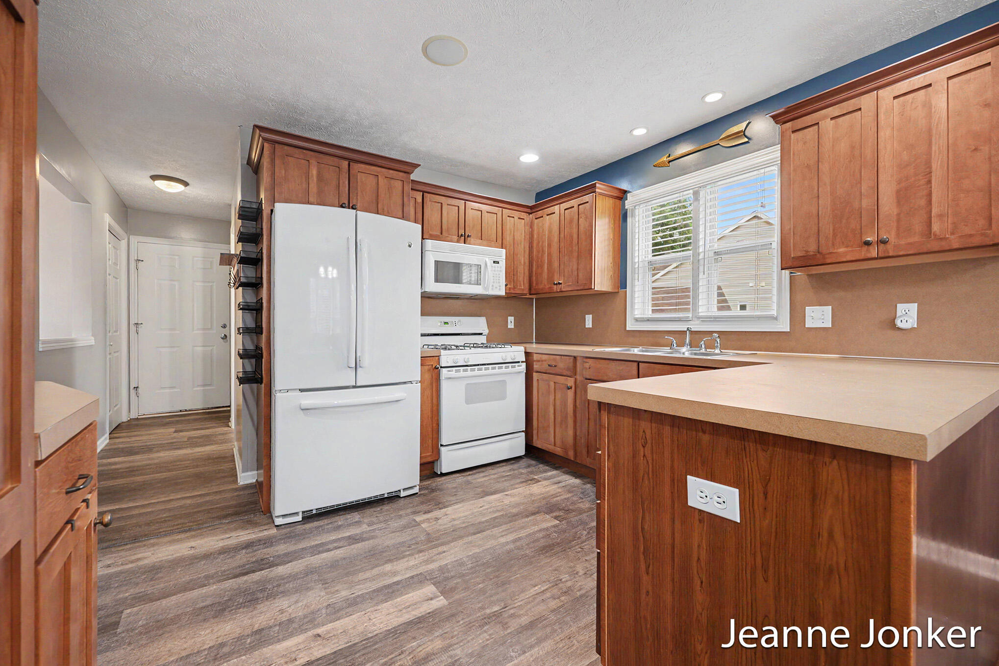 931 Sunset Hills Avenue NW
