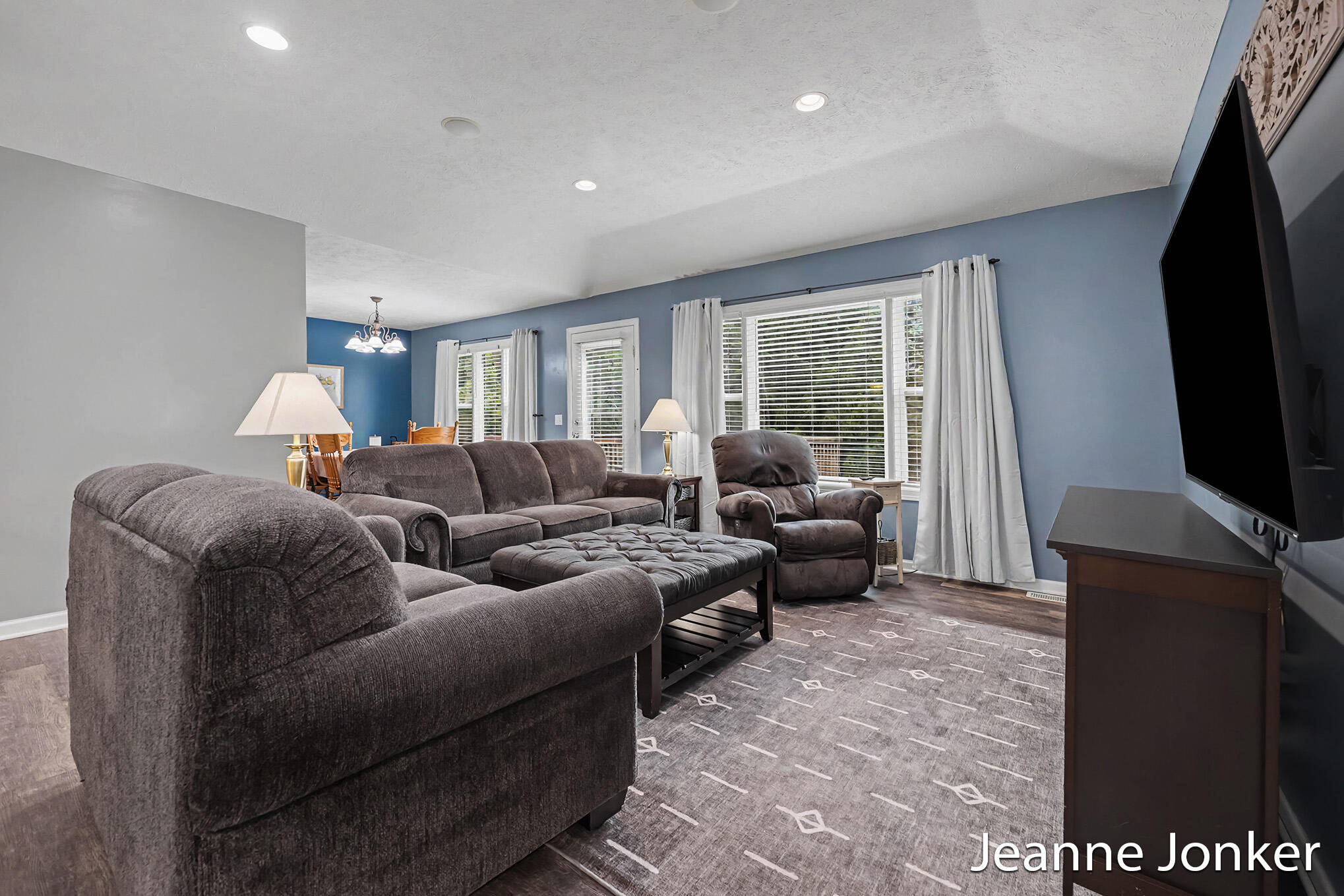 931 Sunset Hills Avenue NW
