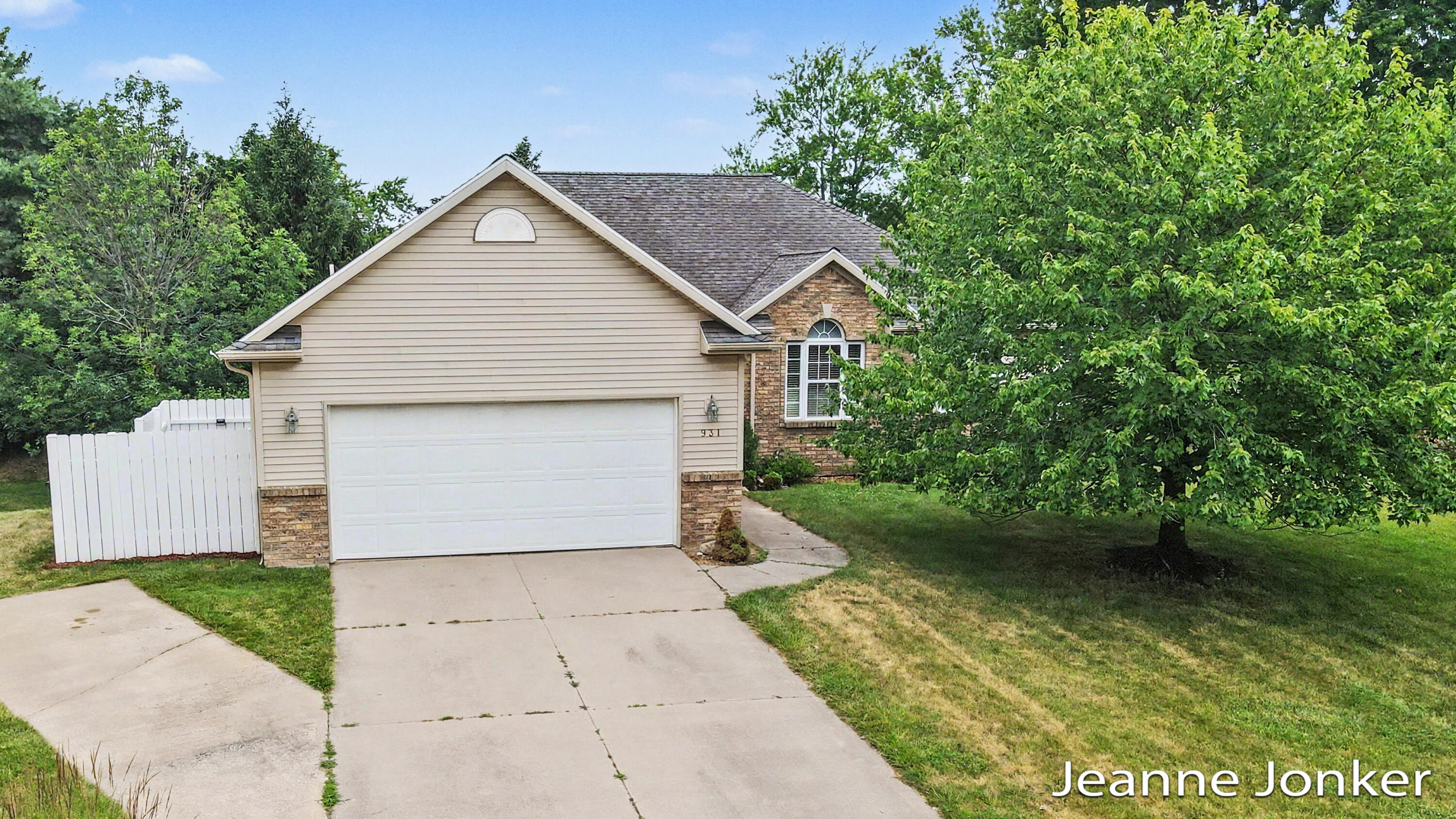 931 Sunset Hills Avenue NW