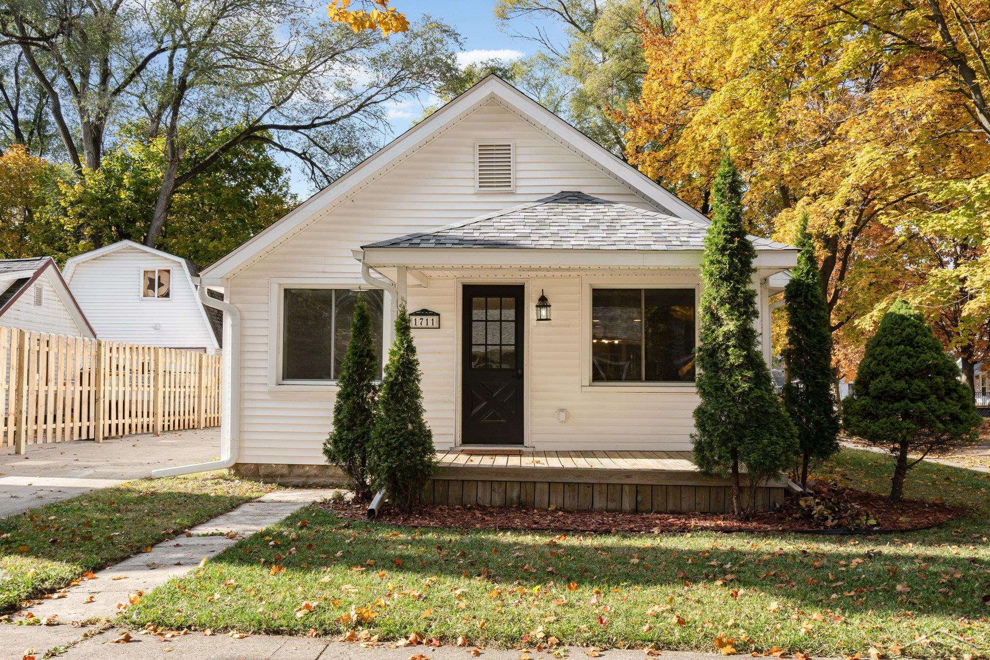 1711 Adelaide Street