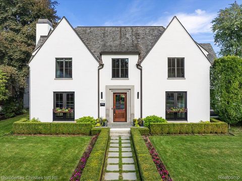 956 Westwood Drive Birmingham City MI 48009