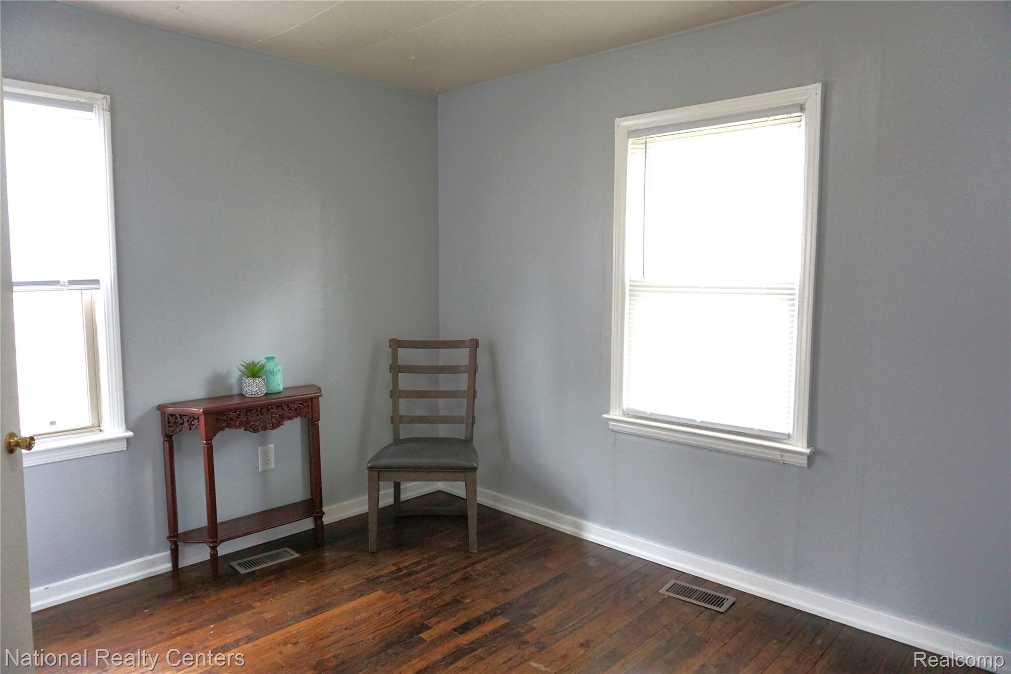 18505 DEERING