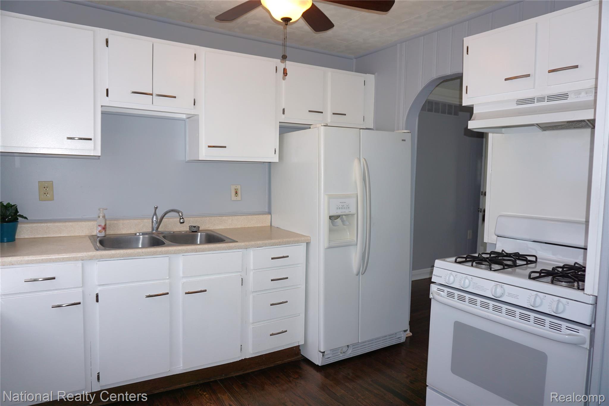 18505 DEERING