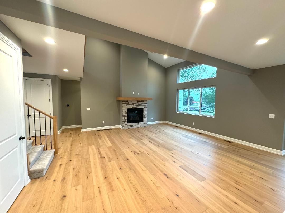 325 W Dawson