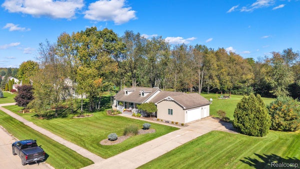 5385 DILLON DR, WHITE LAKE, MI 48383 - Image 445dcafb34593da2b96fde3294d92a3e/880087146