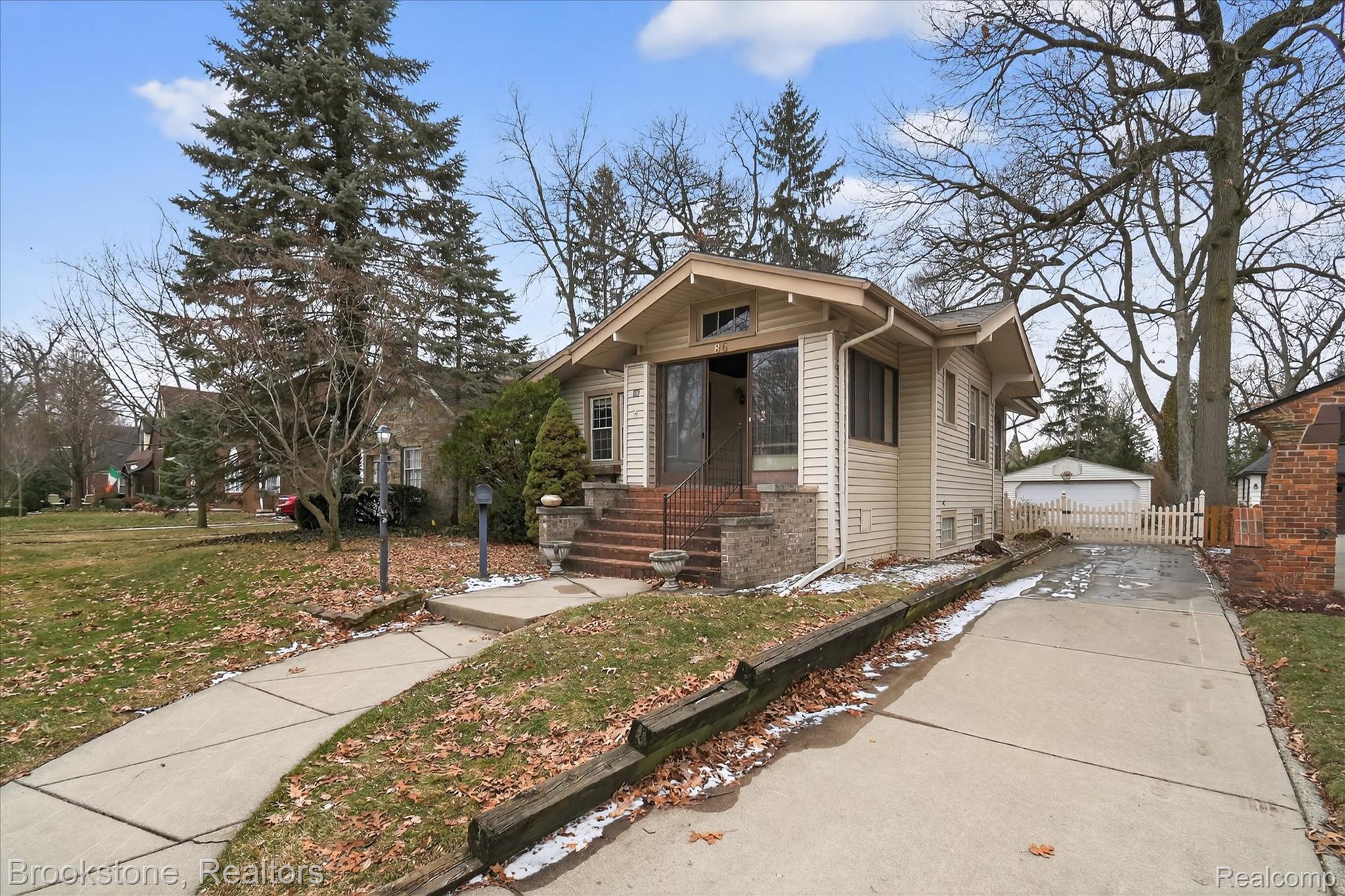 86 Oakdale Boulevard