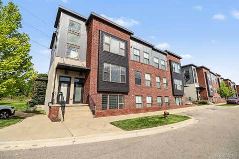 Photo of 1250 DIAMOND Court #E, Royal Oak City, MI 48067 (MLS # 20261065698)