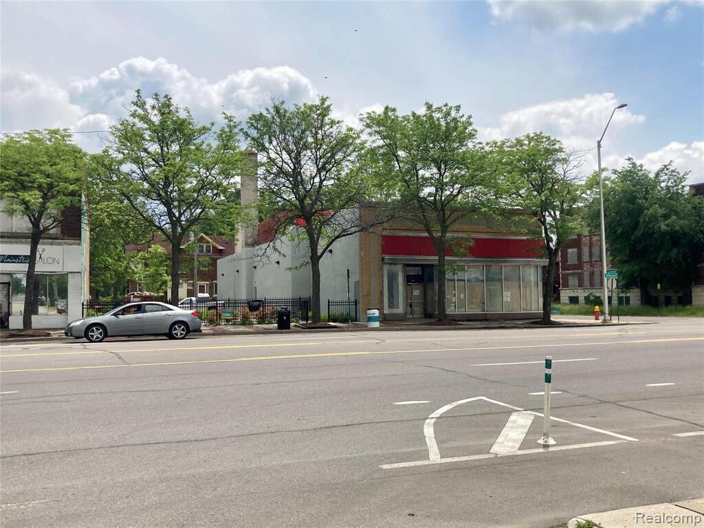 14318 E Jefferson Avenue