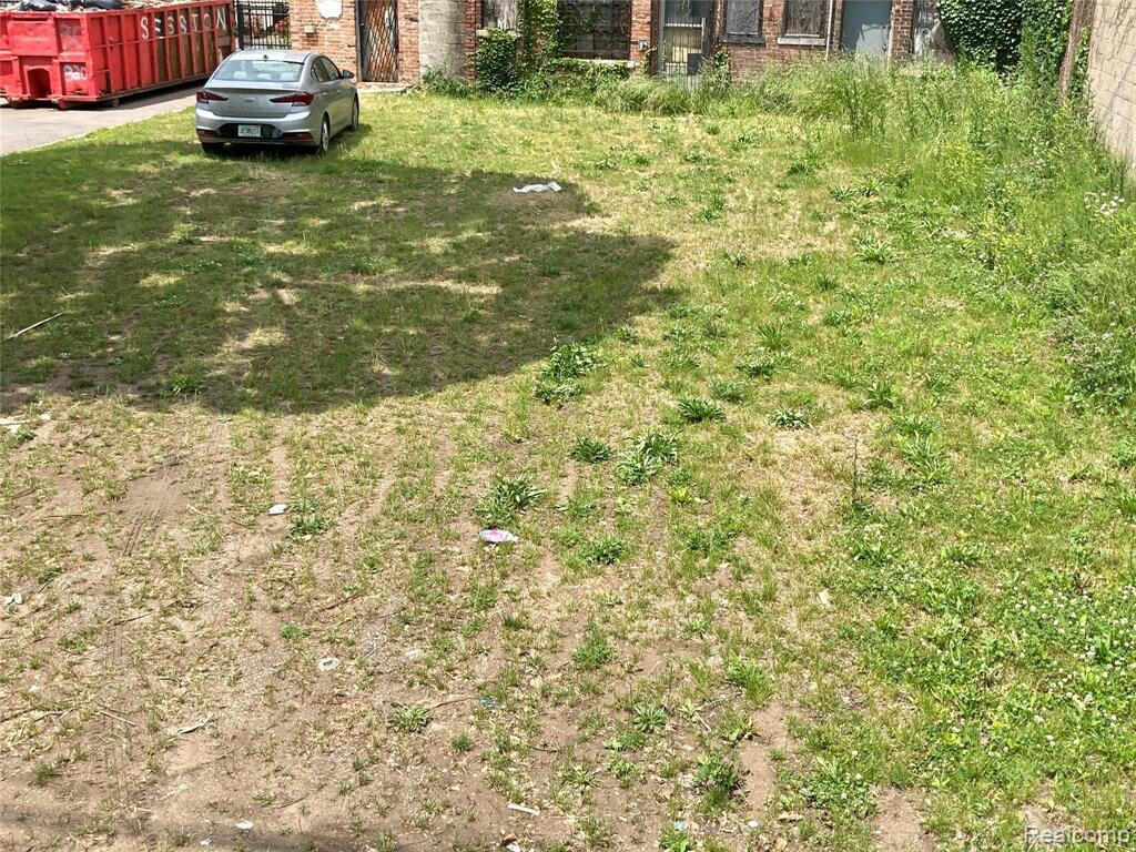 14318 E Jefferson Avenue