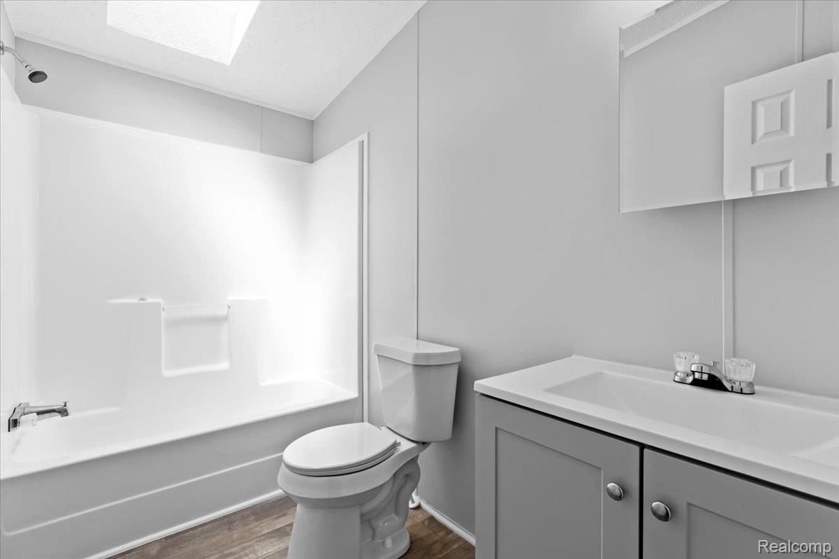 Orion Charter Township, Michigan 48359, United States, 3 Bedrooms Bedrooms, ,2 BathroomsBathrooms,Residential,Active,228832