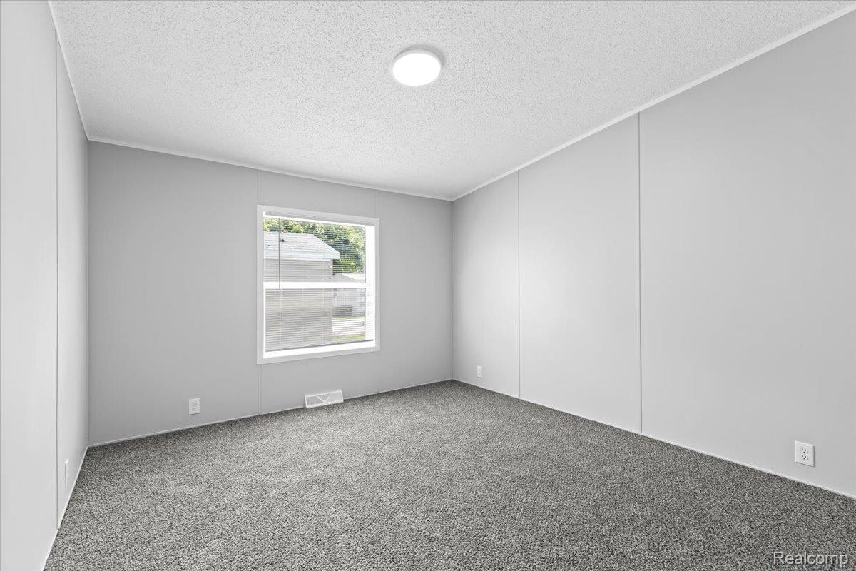 Orion Charter Township, Michigan 48359, United States, 3 Bedrooms Bedrooms, ,2 BathroomsBathrooms,Residential,Active,228832