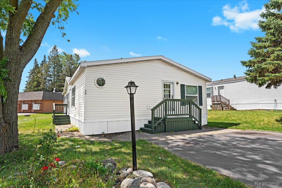 Orion Charter Township, Michigan 48359, United States, 3 Bedrooms Bedrooms, ,2 BathroomsBathrooms,Residential,Active,228832