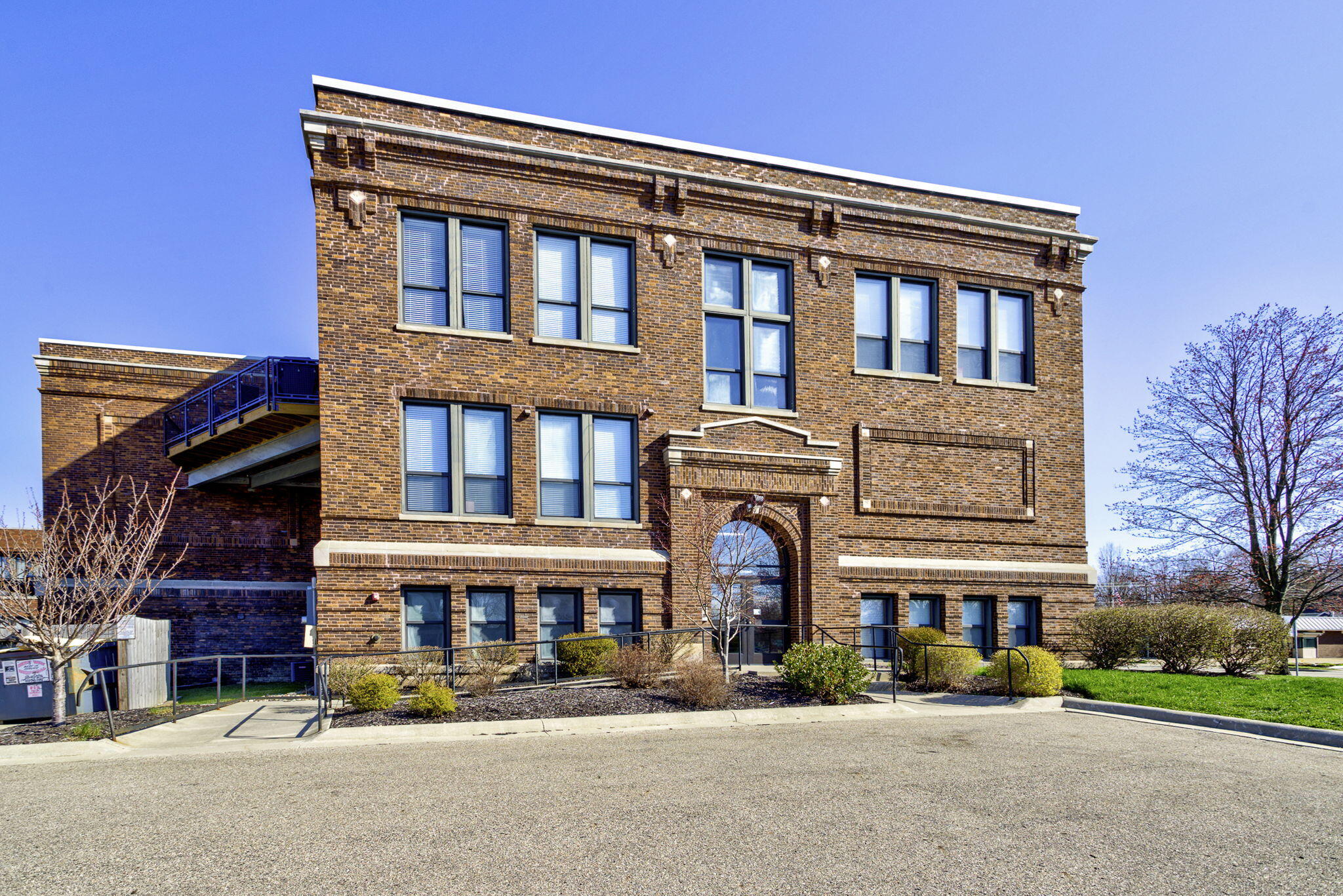 460 Broadway Street 204