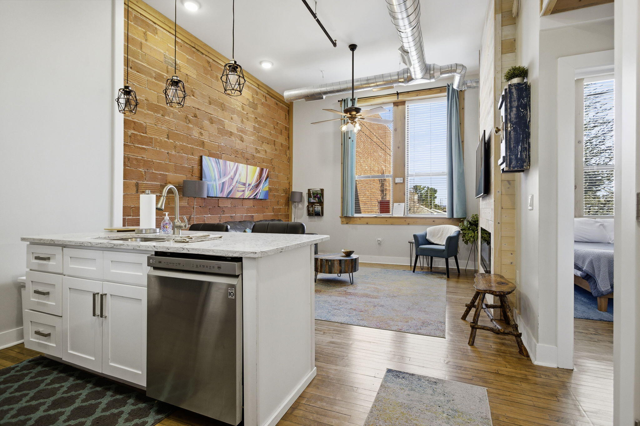 460 Broadway Street 204