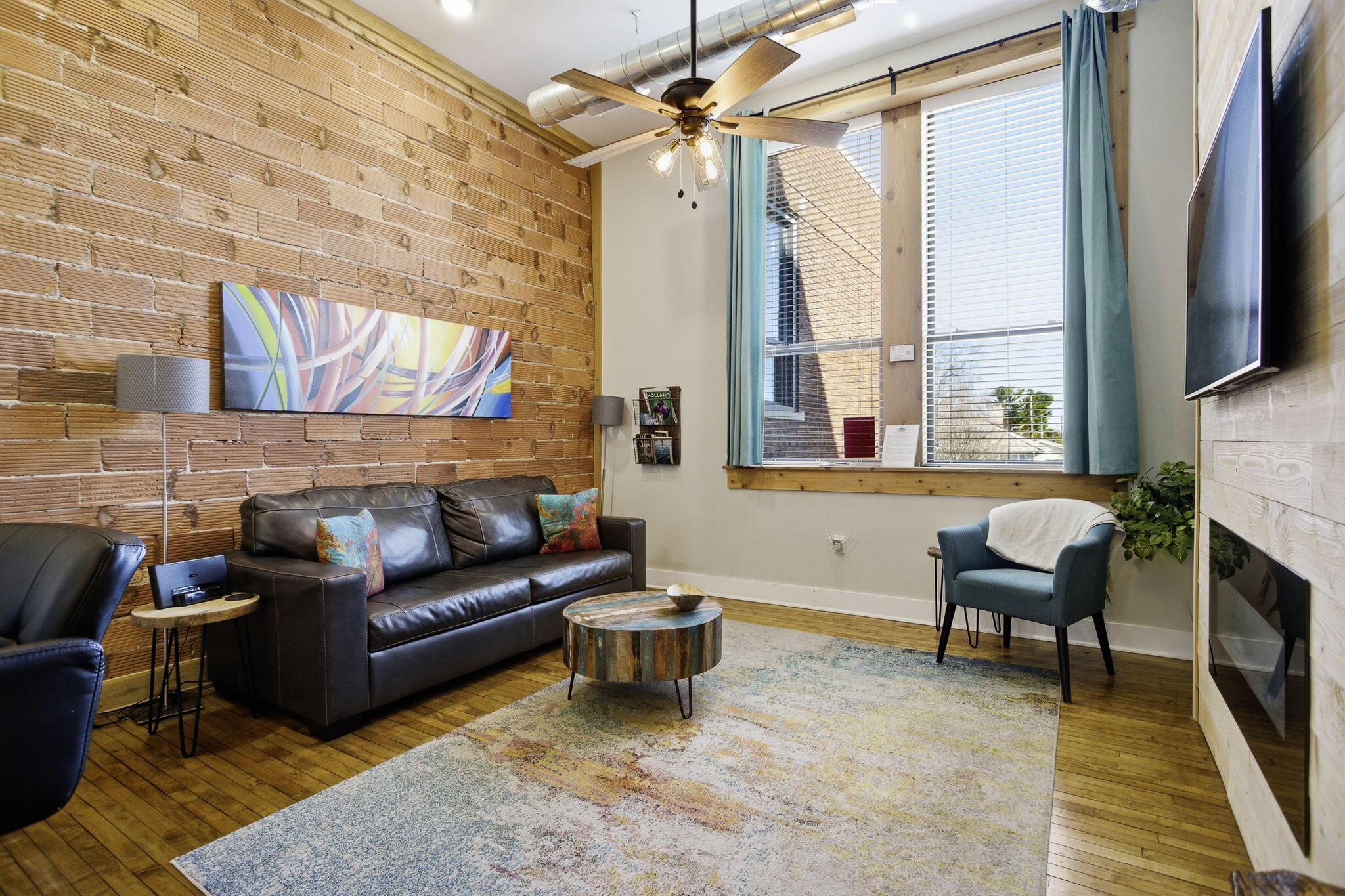 460 Broadway Street 204