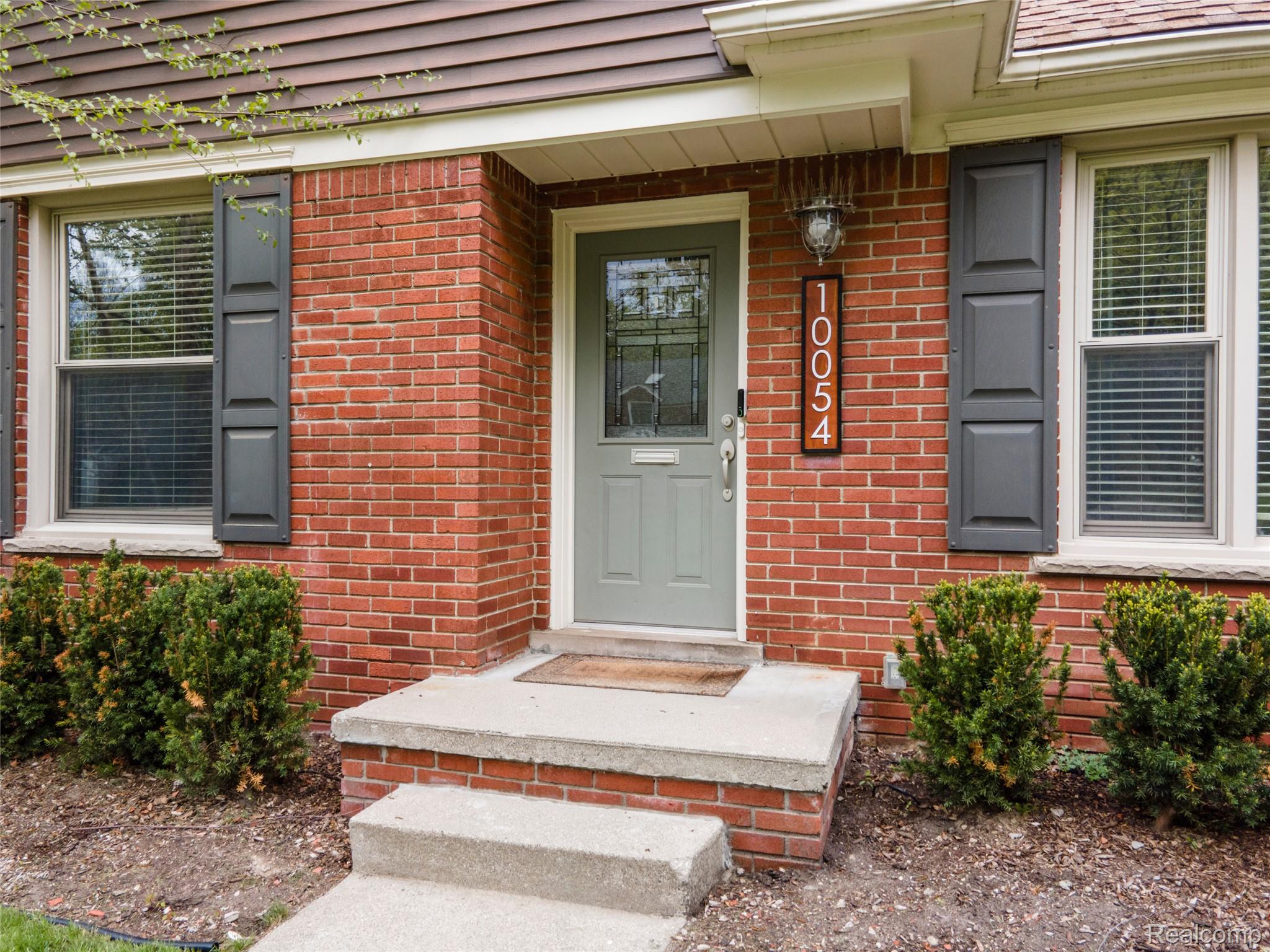10054 Lincoln Drive