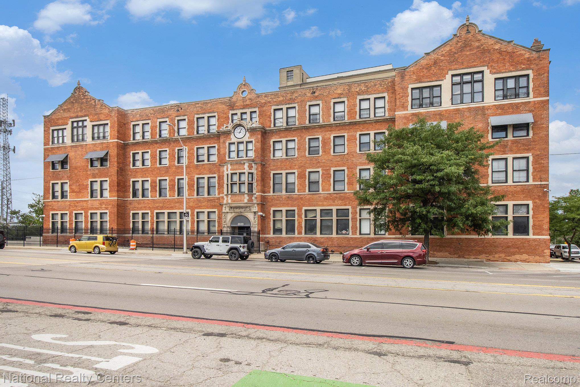 6533 E Jefferson Ave 323