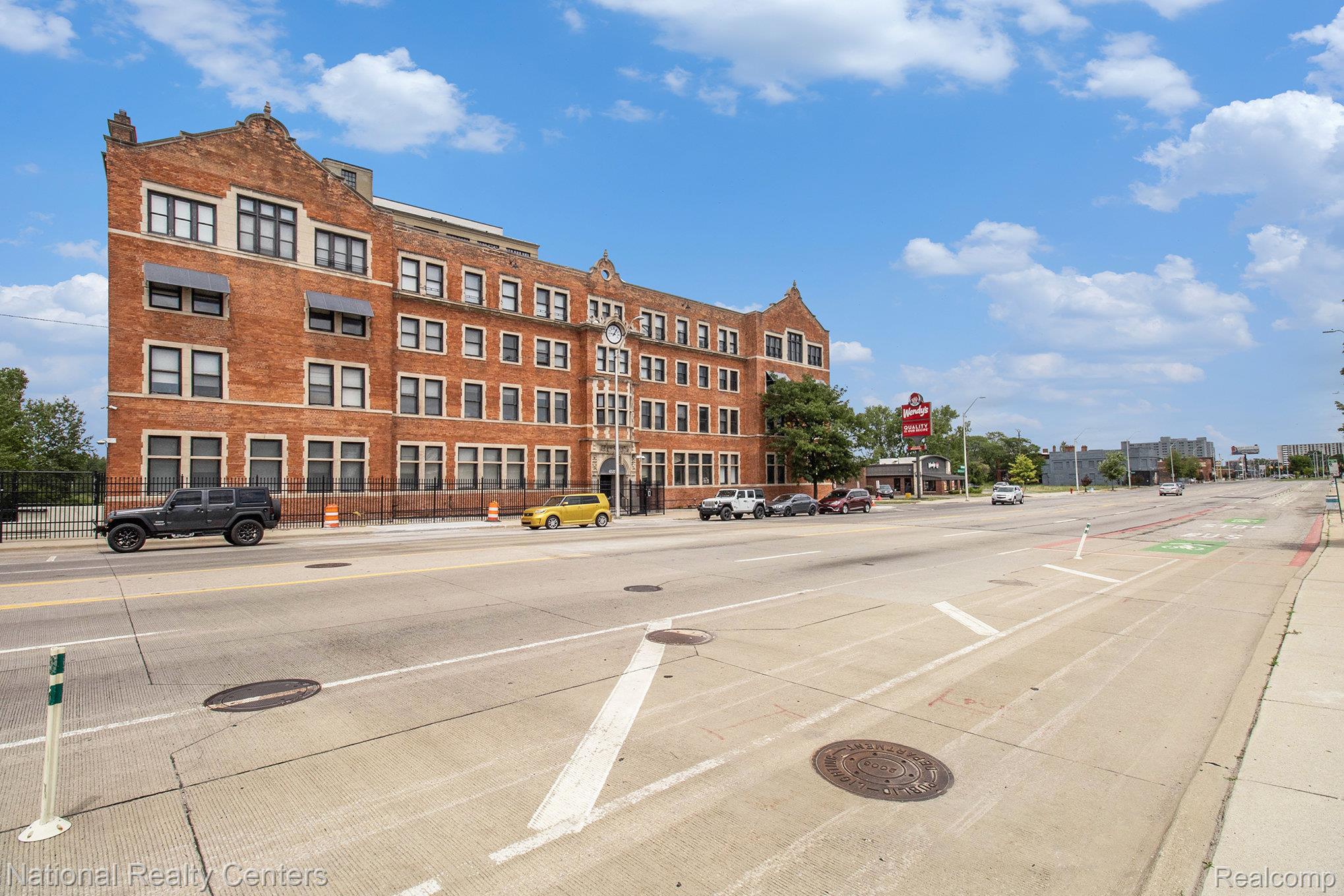 6533 E Jefferson Ave 323