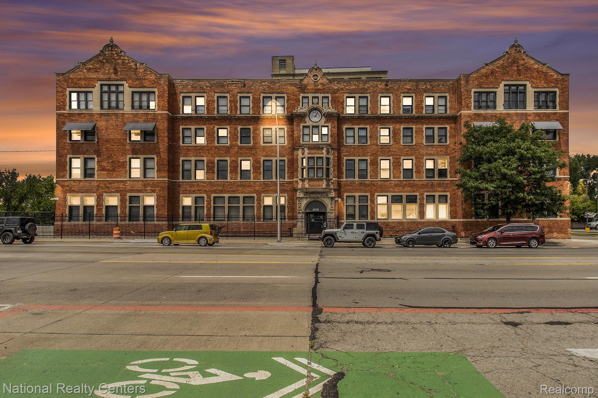6533 E Jefferson Ave 323