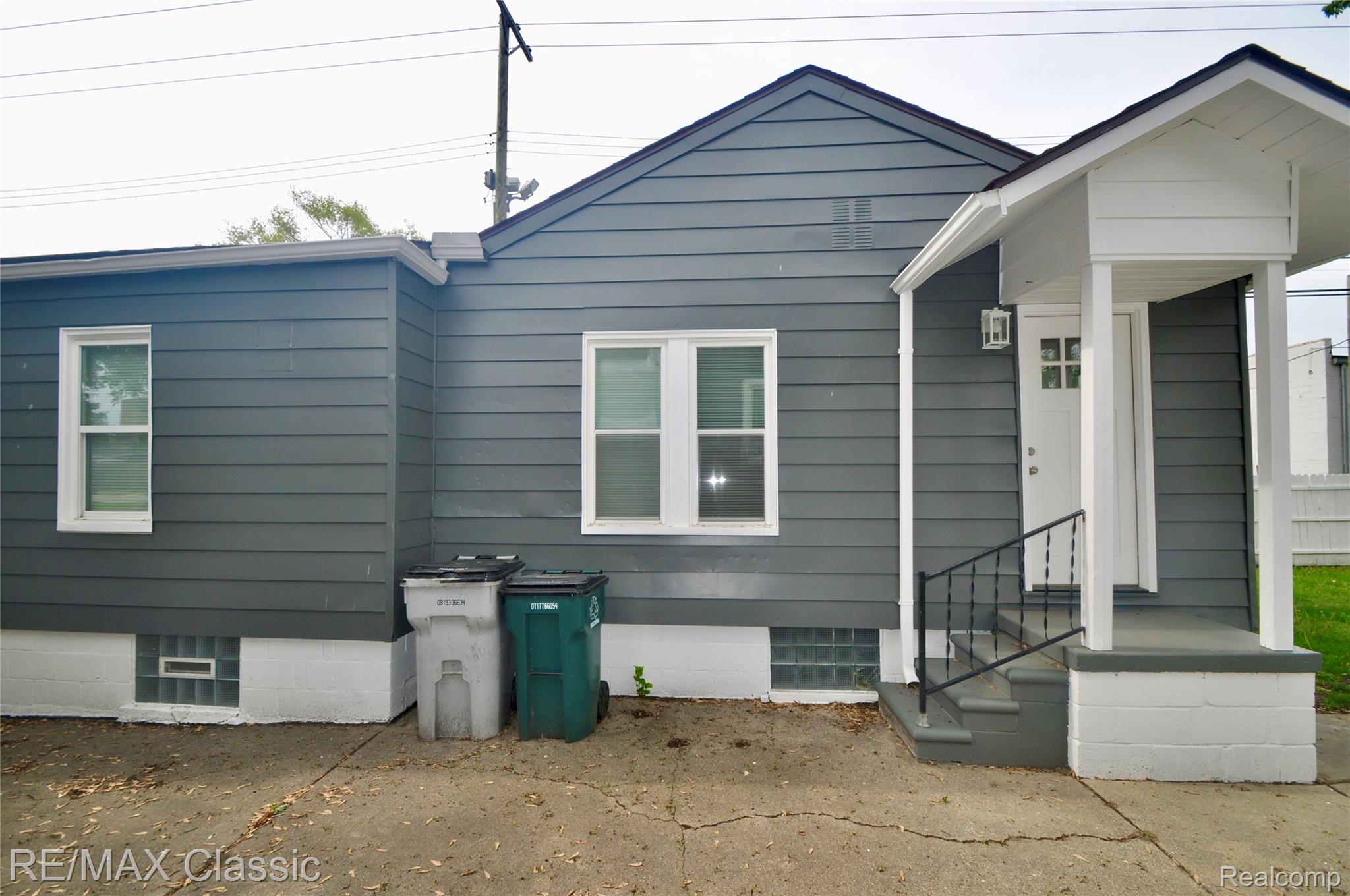23027 POWELL Avenue