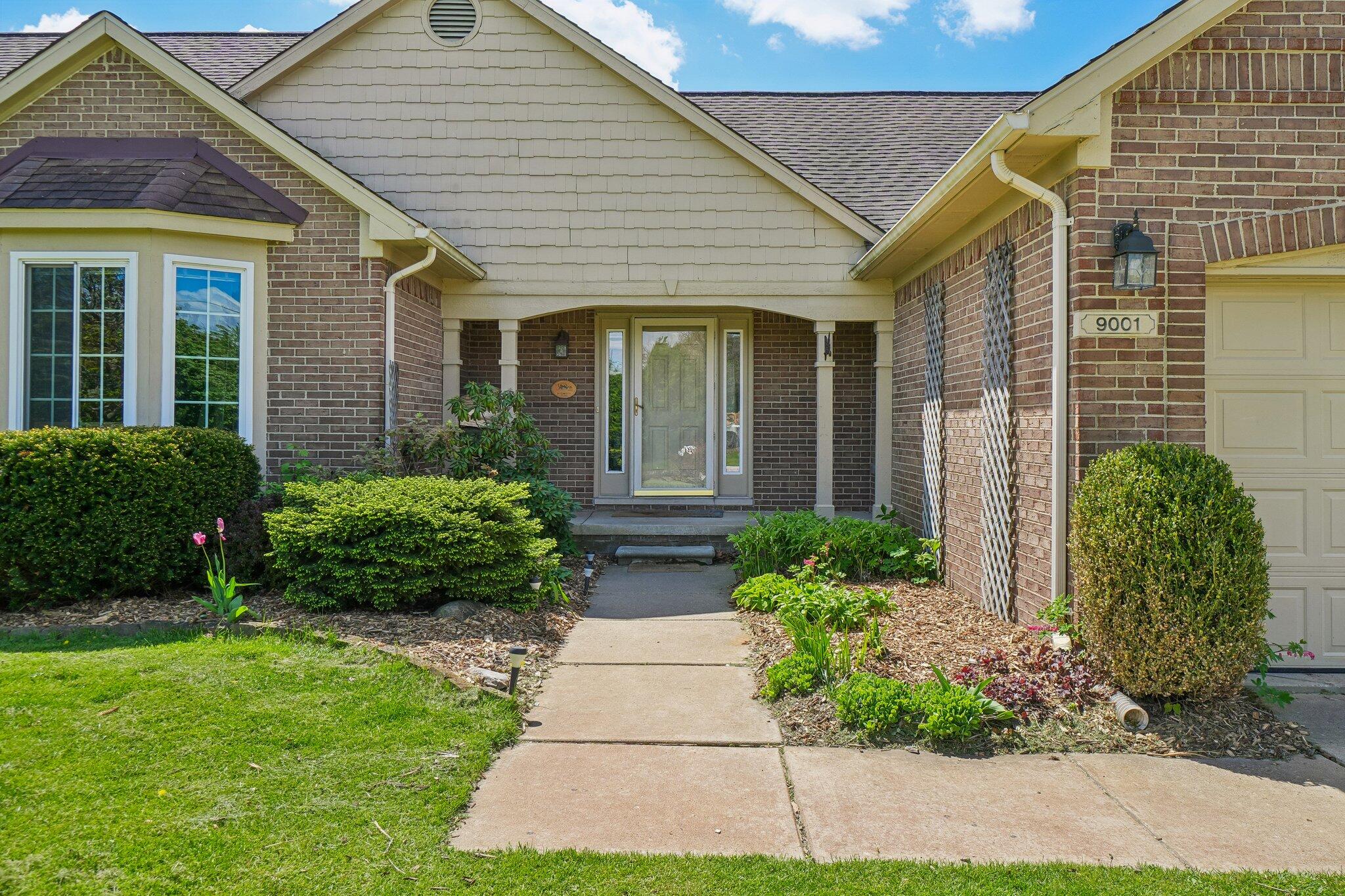 9001 N Pheasant Ridge
