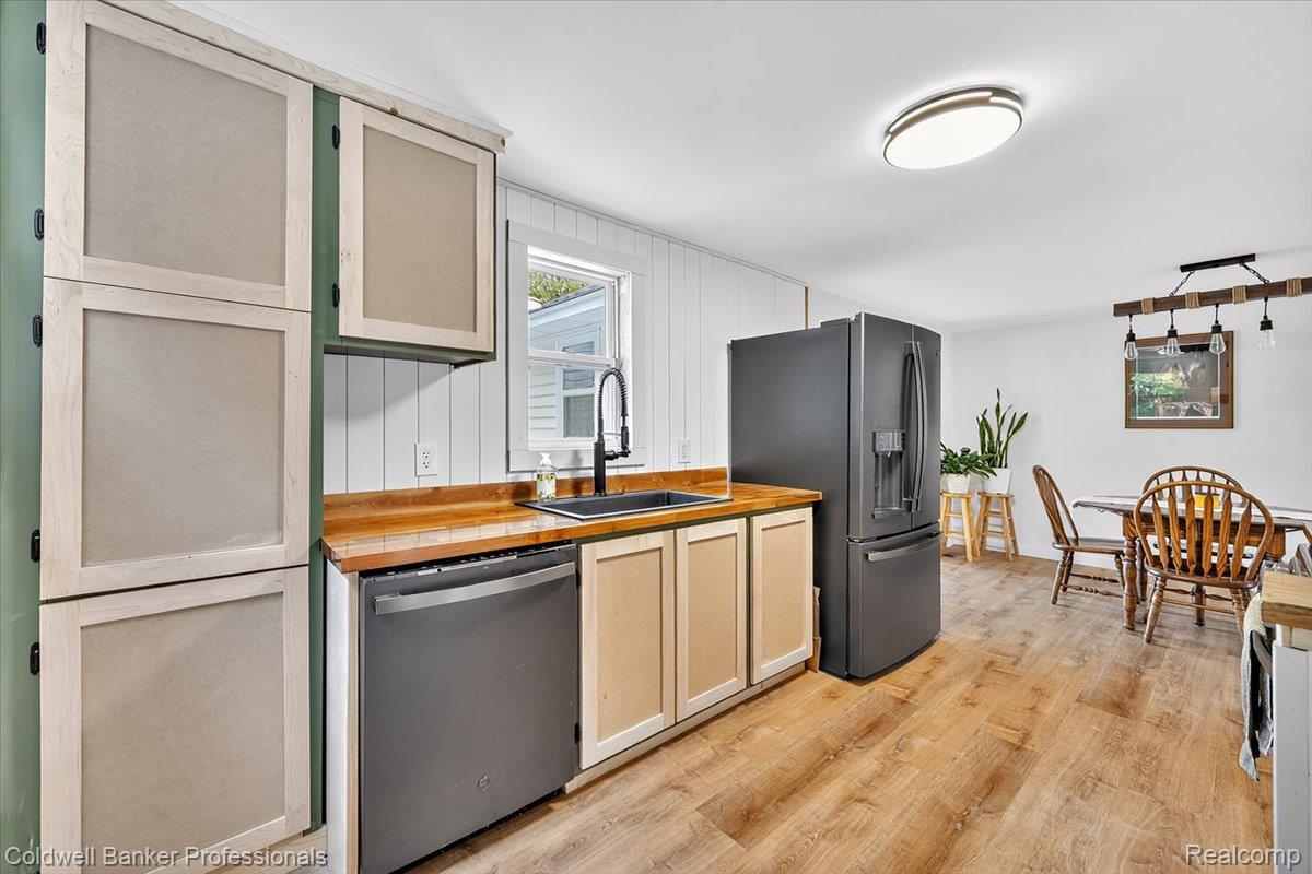 152 Mapleleaf Road S Mapleleaf Road