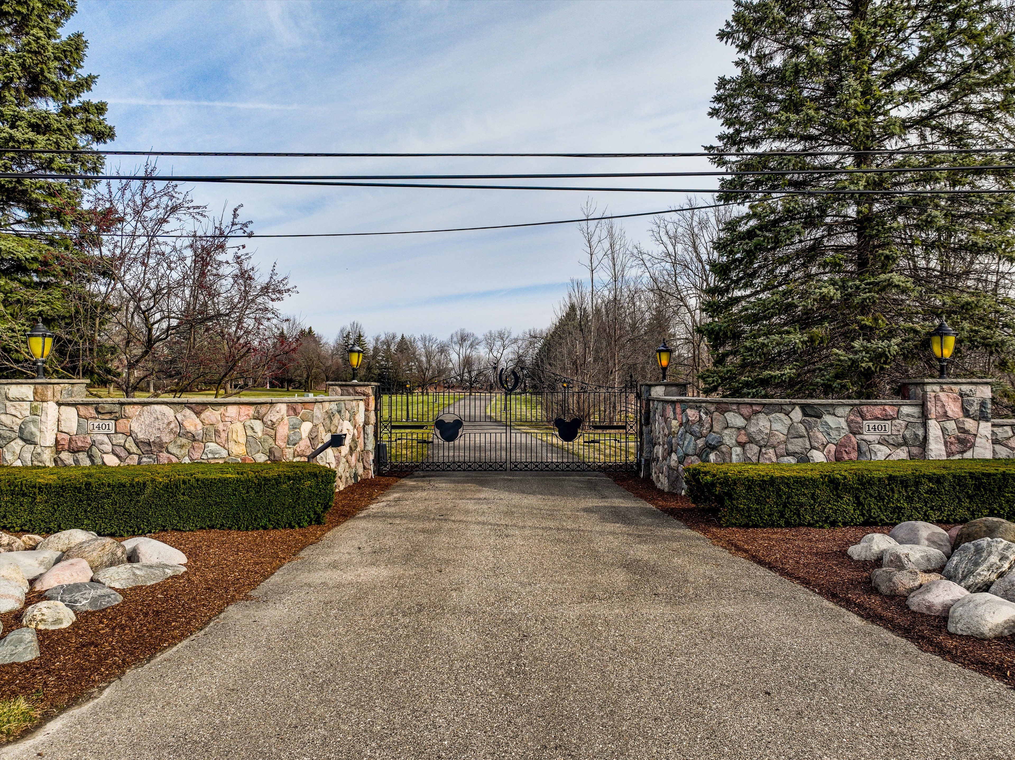 1401 E Silverbell Road