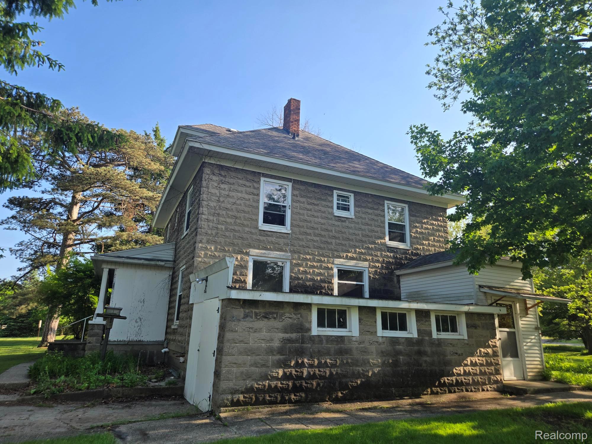 812 Academy Road