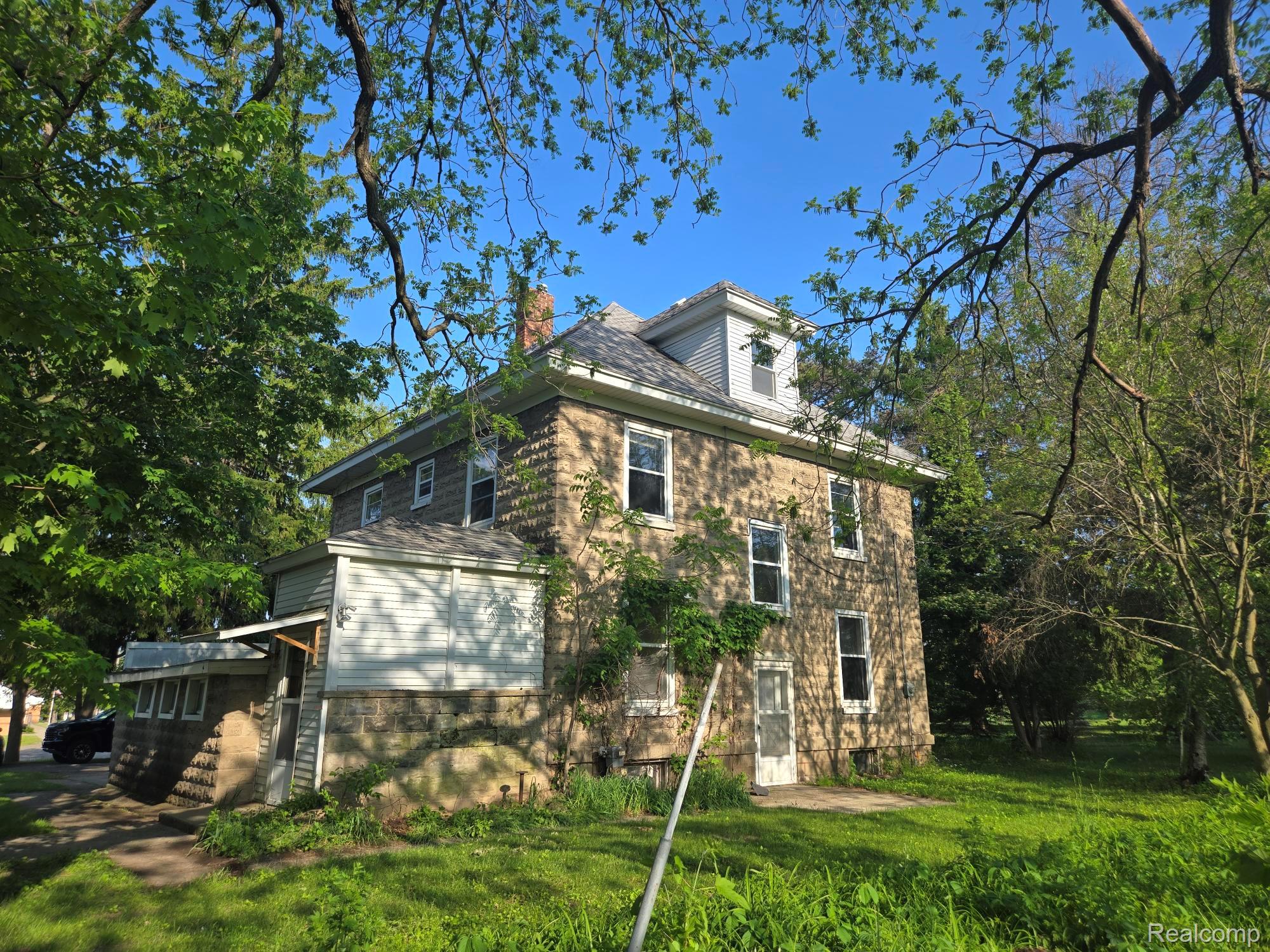 812 Academy Road