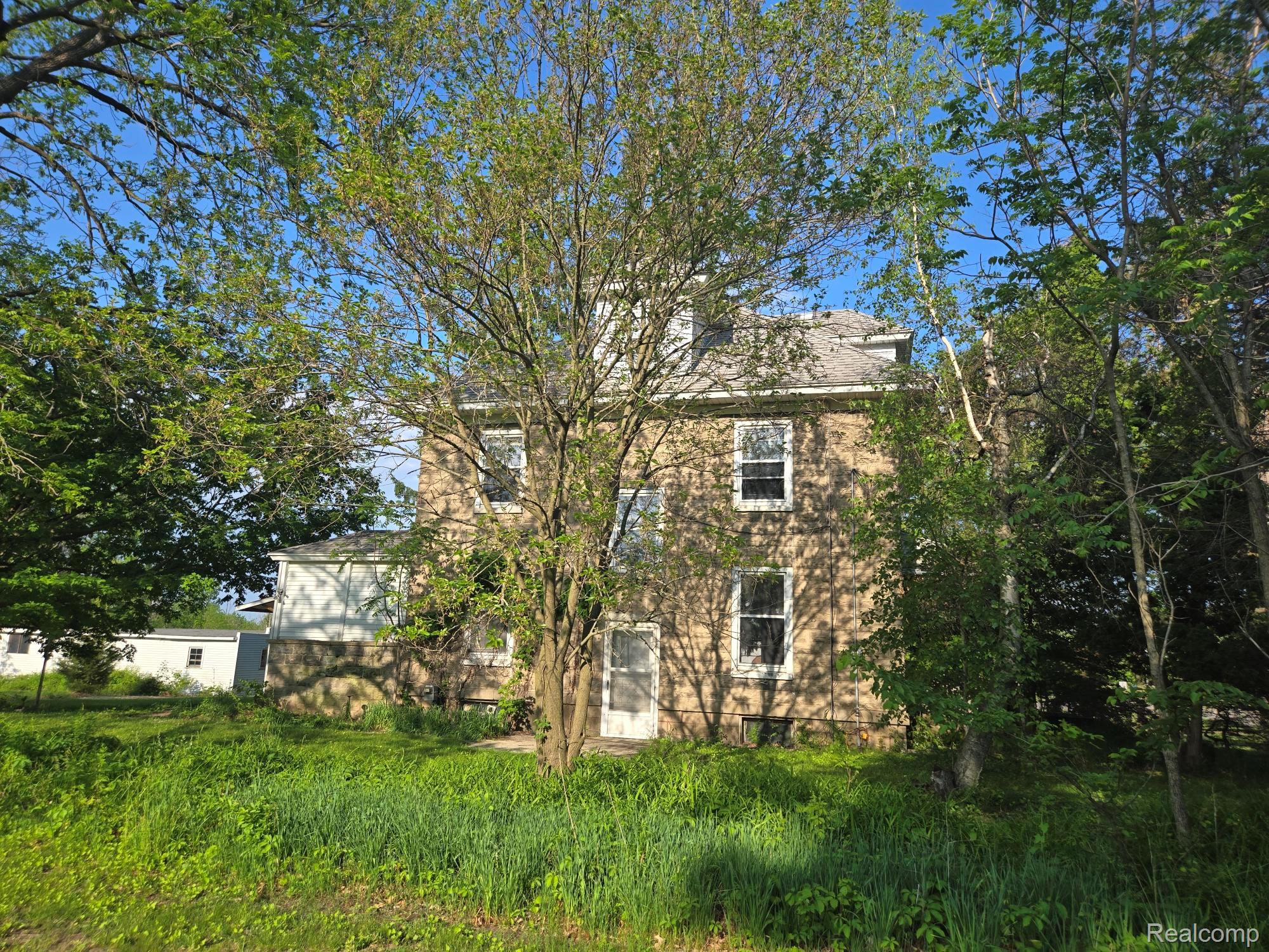 812 Academy Road