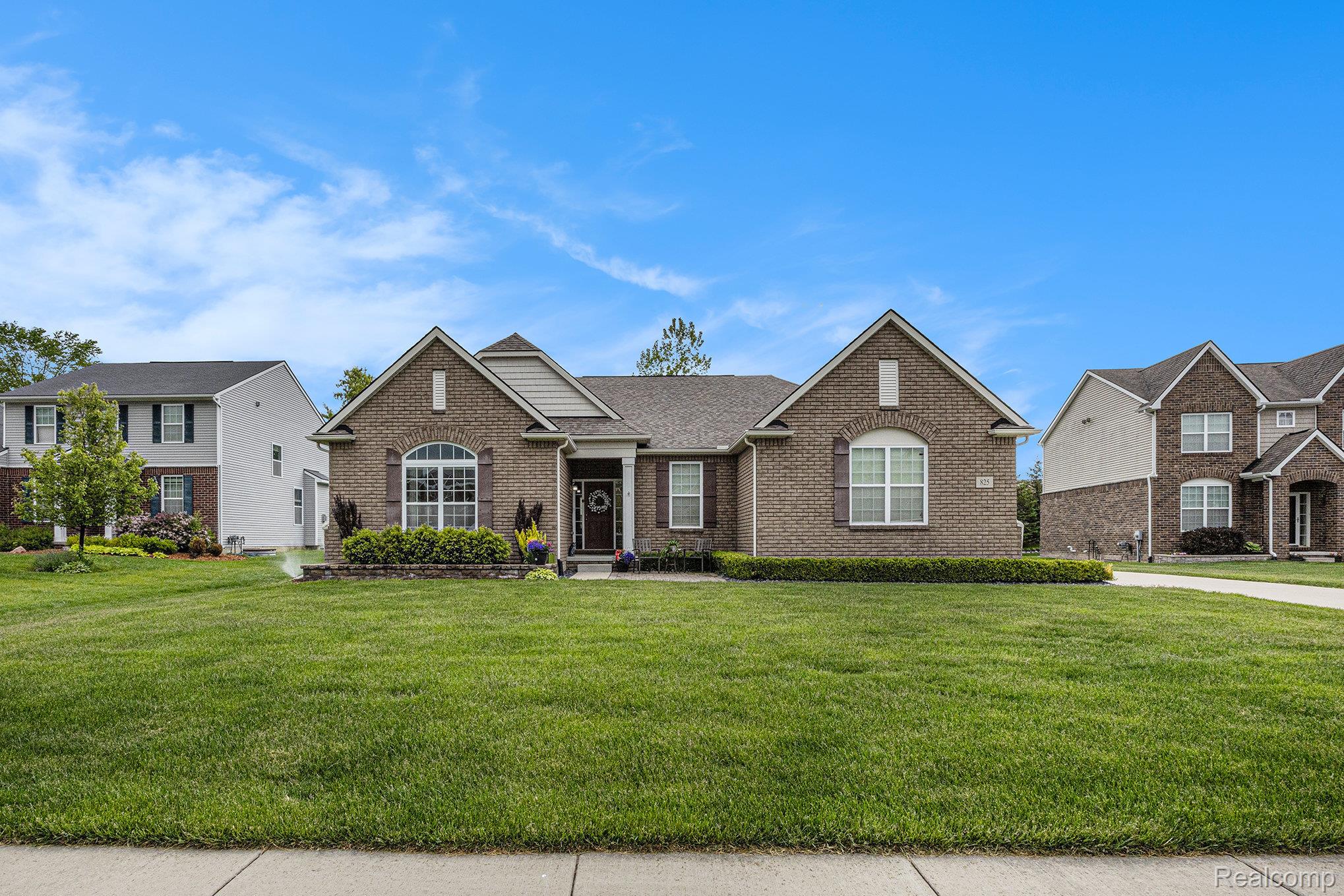 825 McIntosh Court