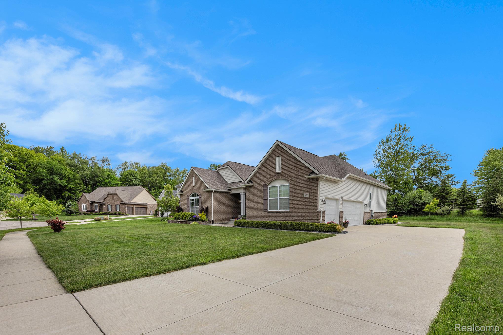825 McIntosh Court
