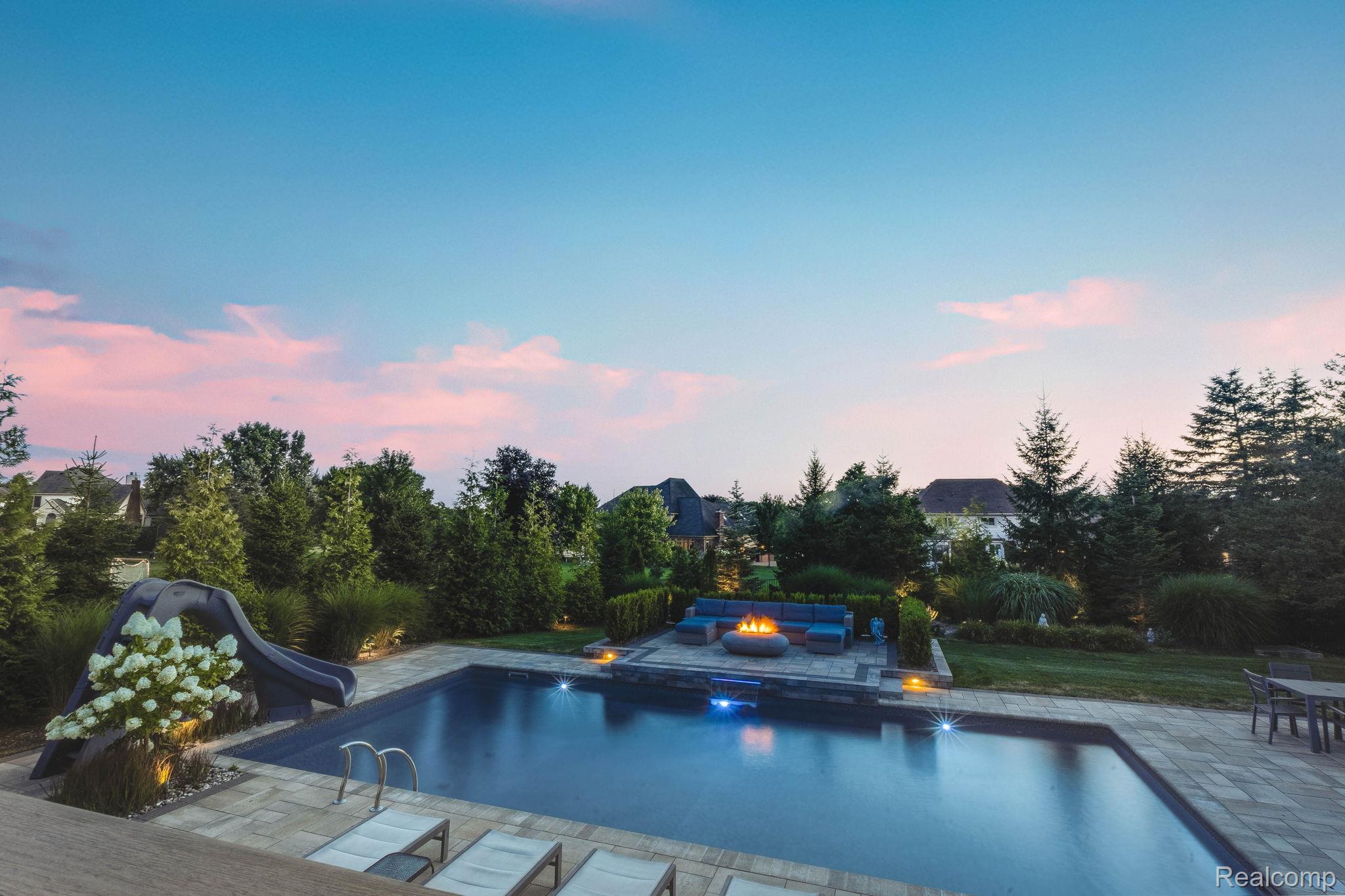 4176 Oak Tree Circle