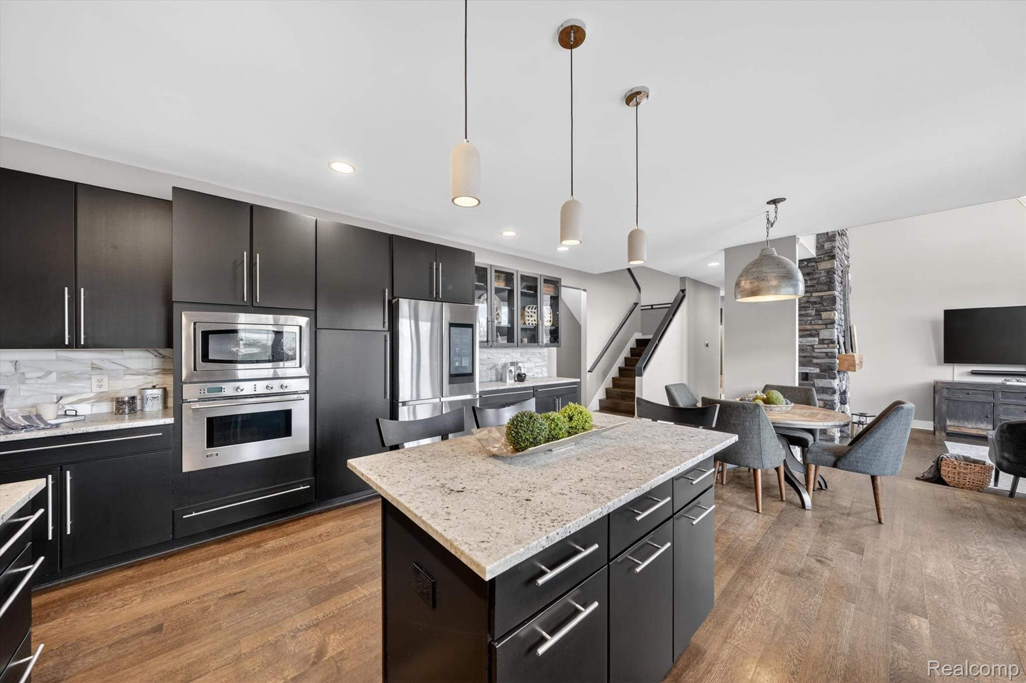 4176 Oak Tree Circle