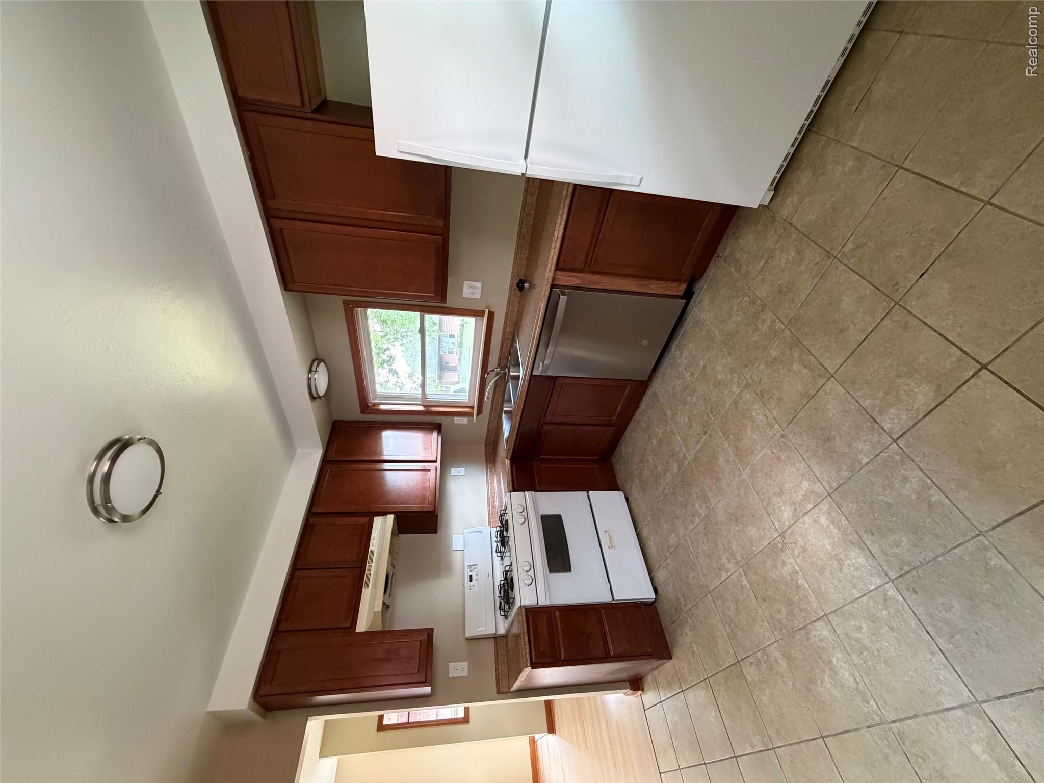 1244 E Dallas Avenue