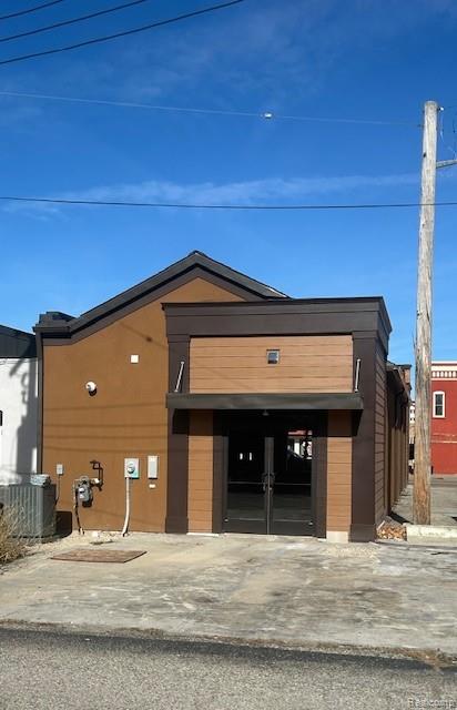 140 E Grand River Avenue