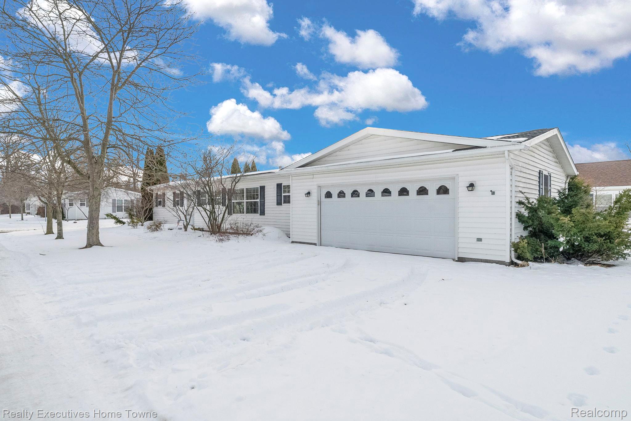 3211 Keewahdin  #124